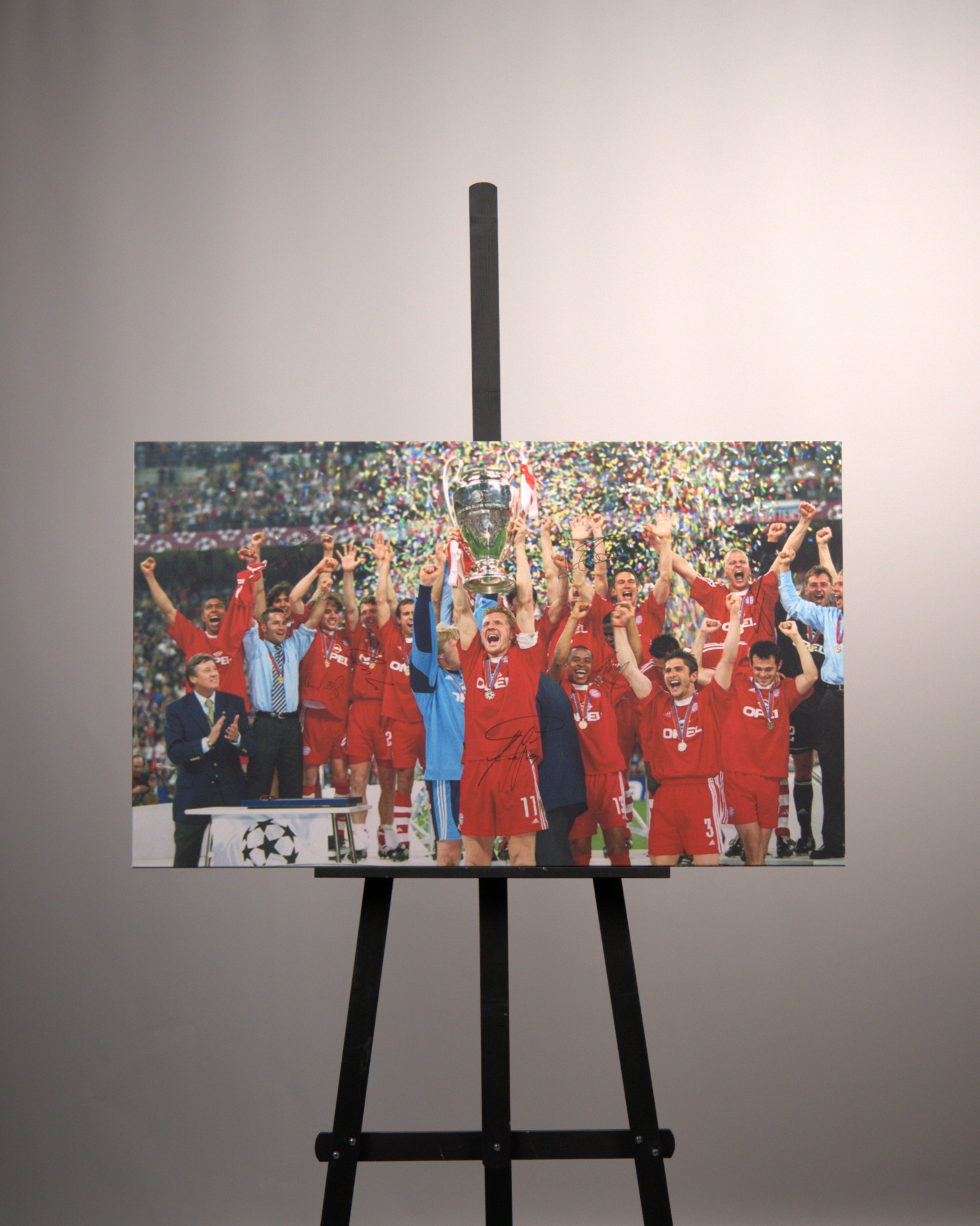 Squad Signed Photo | 2001 European Winners