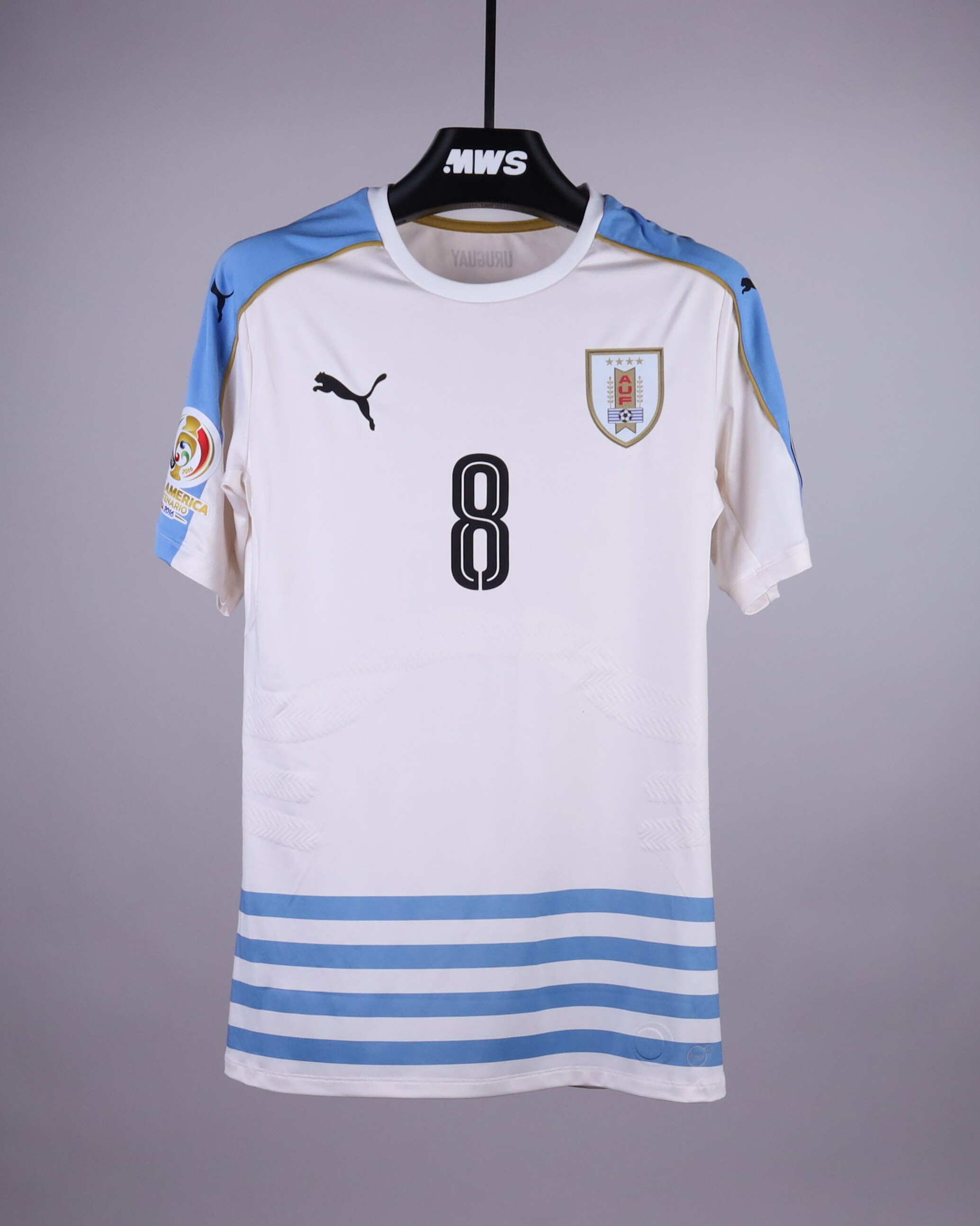 本物のAbel Mathias Hernandez Plateroサイン入りサッカーシャツを探す
