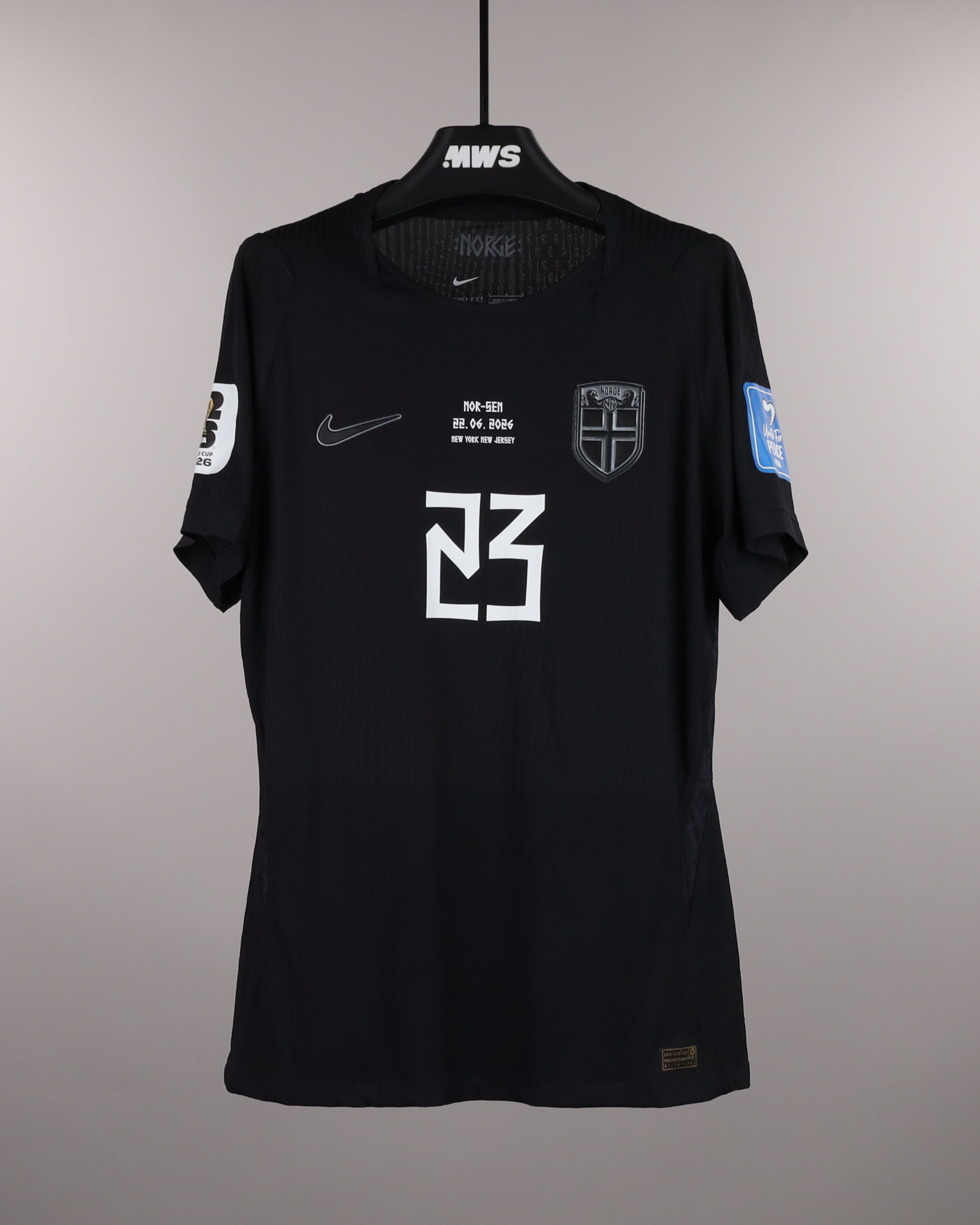 Match-worn and signed jerseys - Soccer, Basketball, Cycling &amp