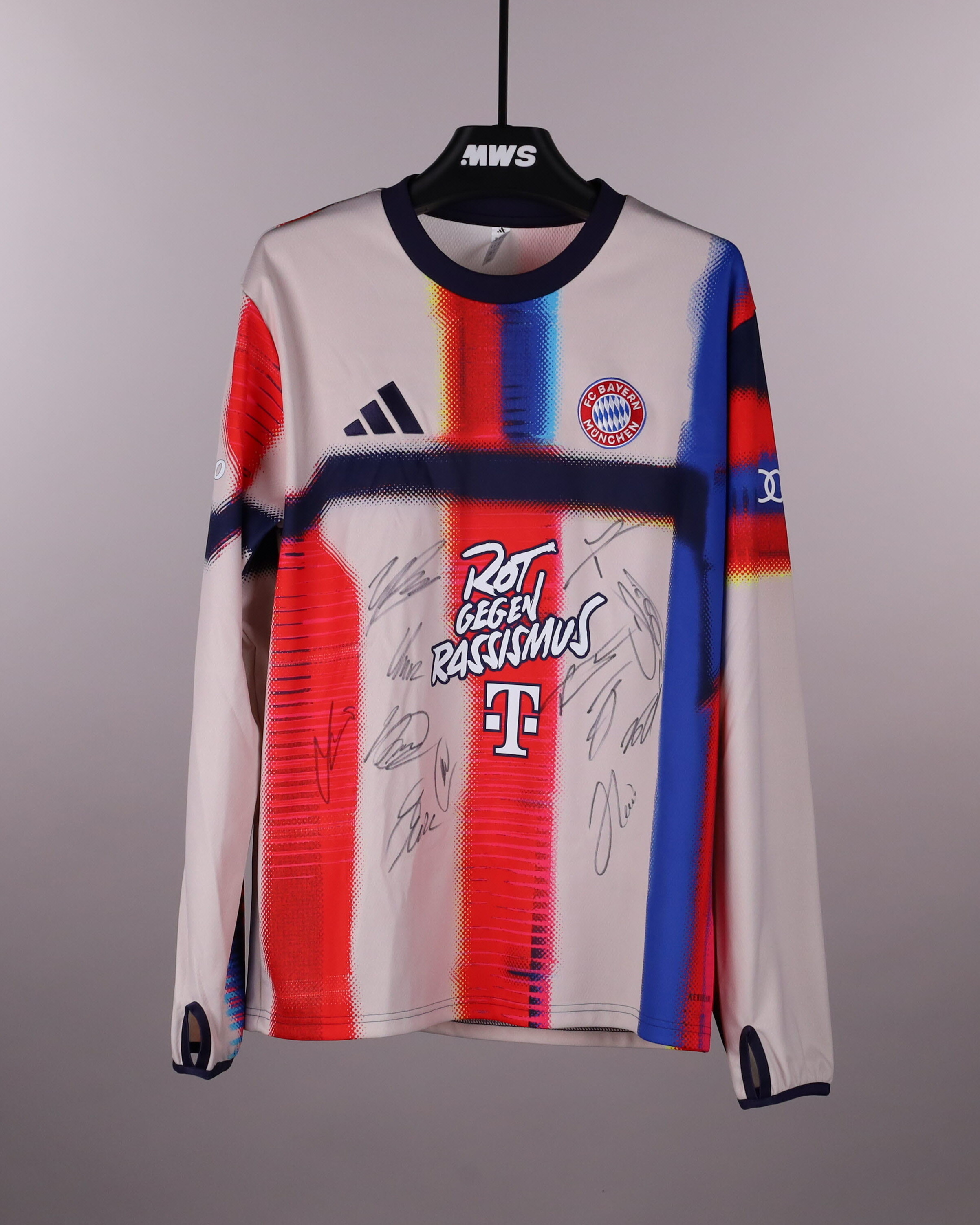FC Bayern München Jerseys | MatchWornShirt