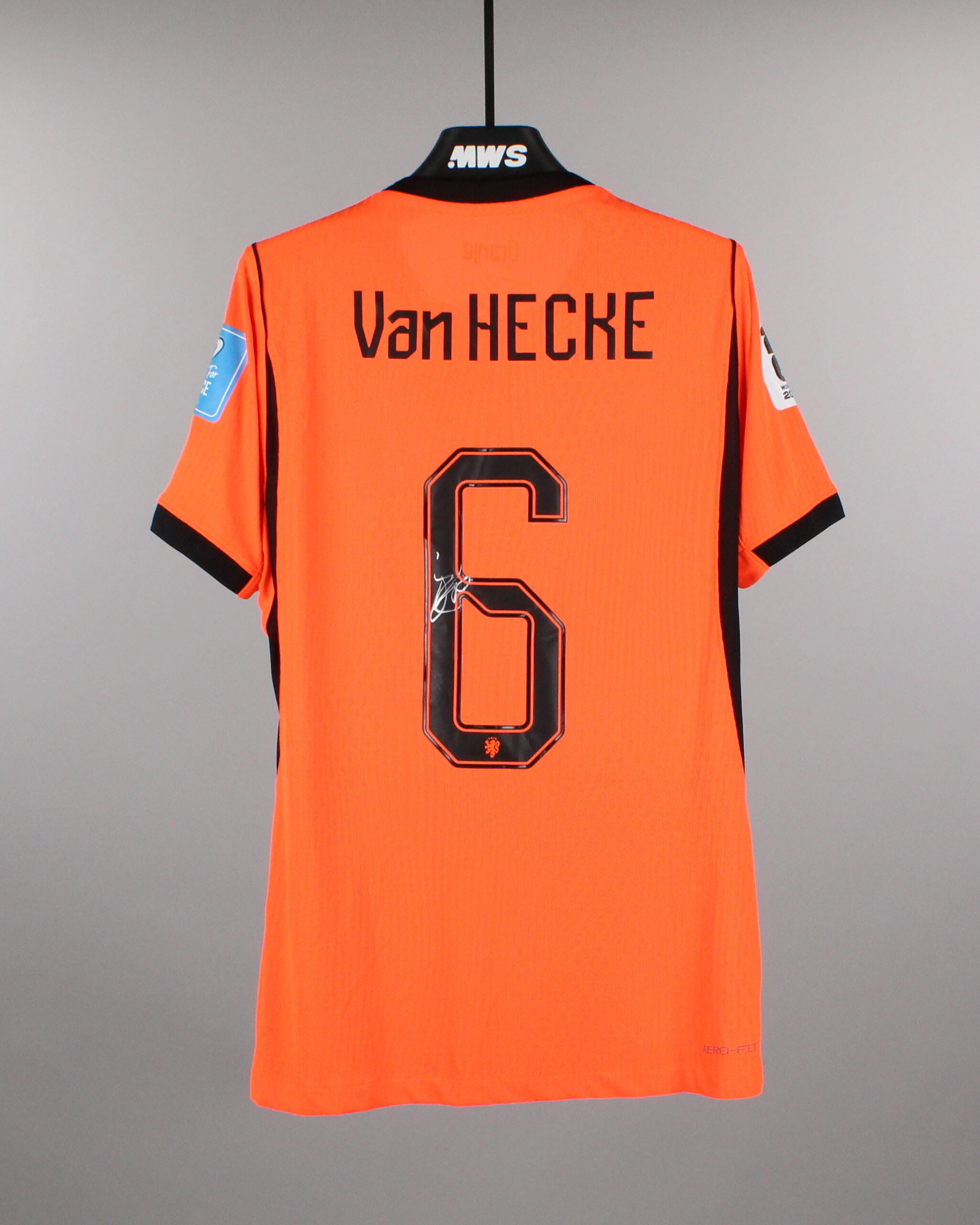 Match-worn and signed jerseys - Soccer, Basketball, Cycling &amp