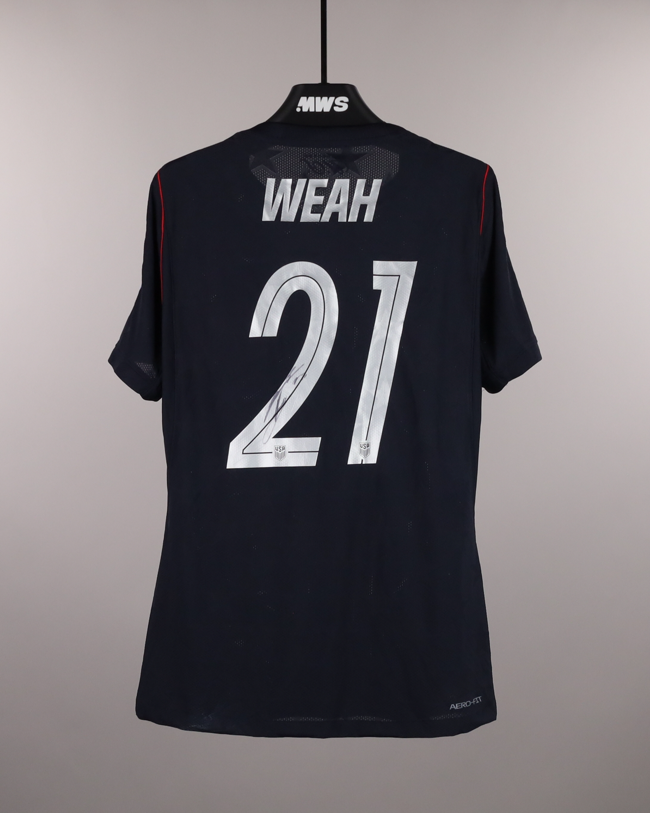 Match-worn and signed jerseys - Soccer, Basketball, Cycling &amp