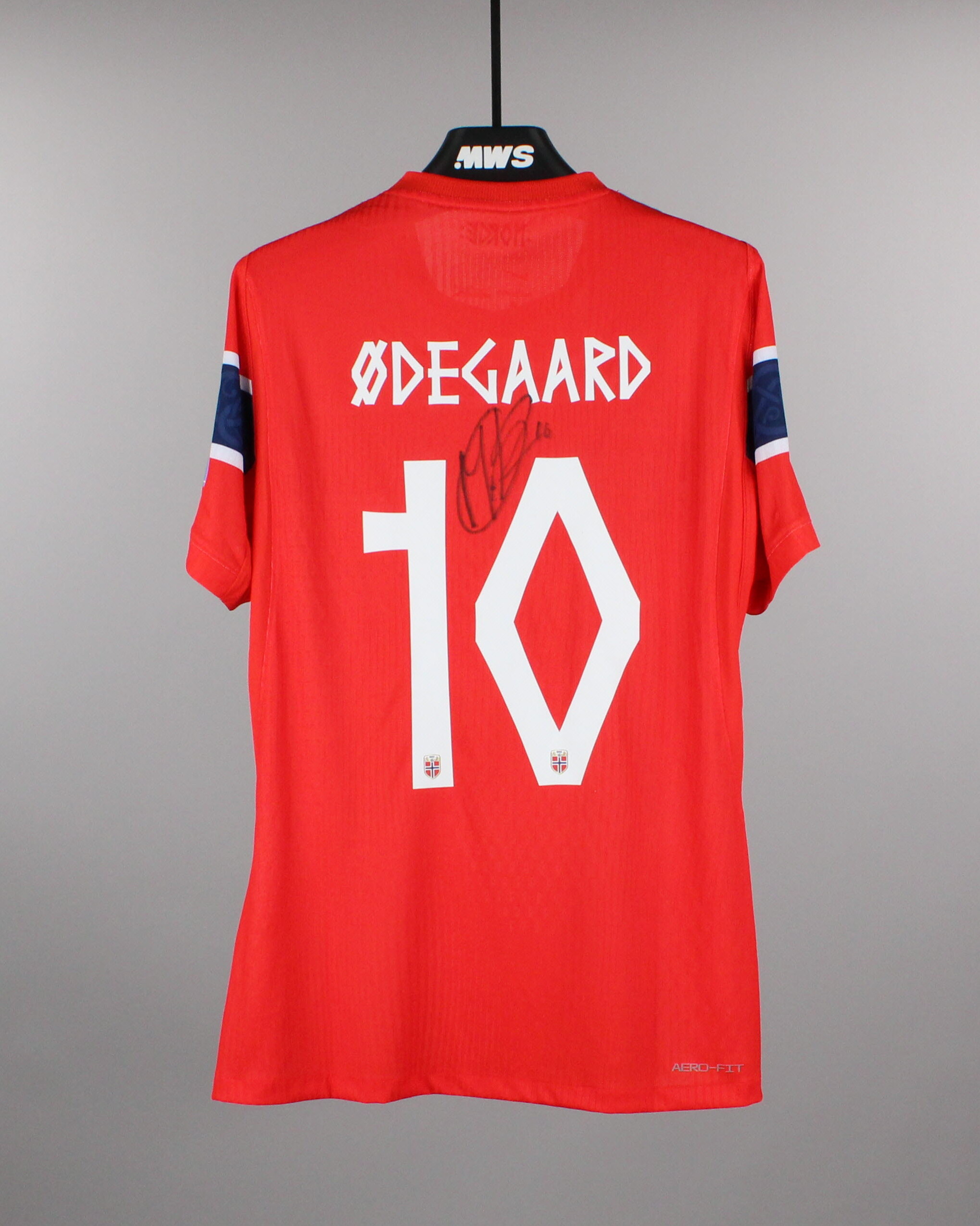 Official ノルウェー Football Match-Worn Shirts Auctions