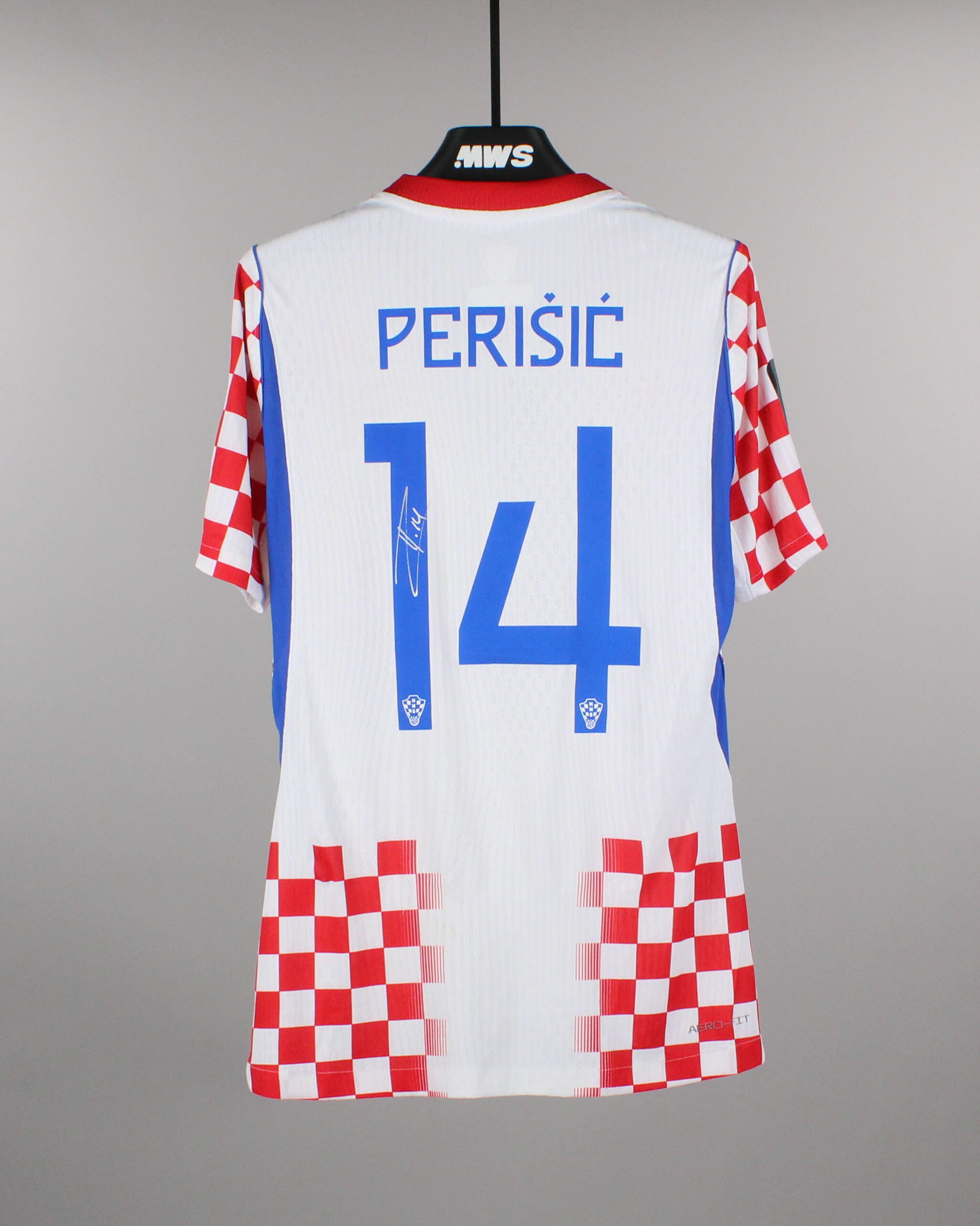 直筆サイン入りユニフォーム イワン・ペリシック Perisic クロアチア代表 shirt_back.jpg