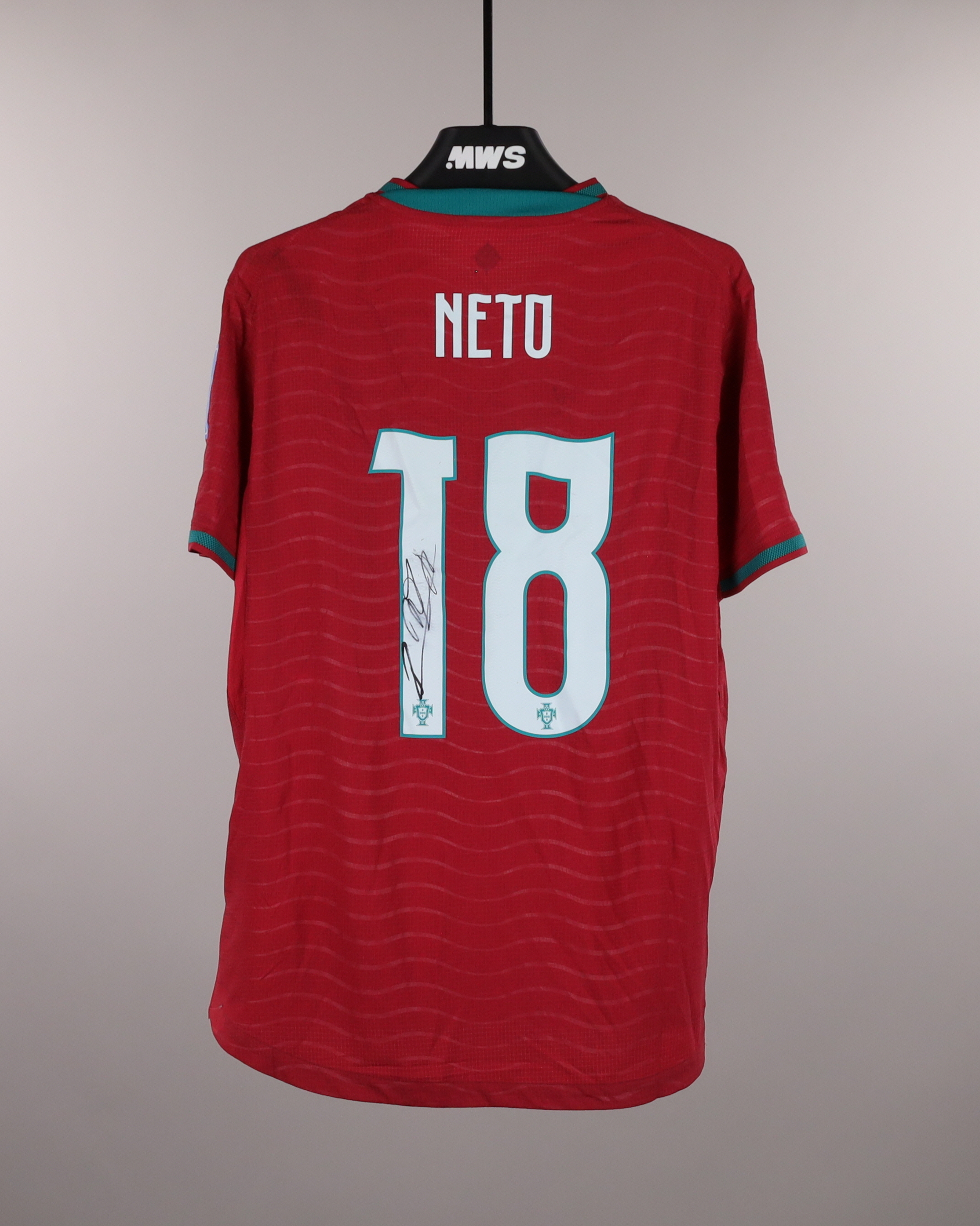 Match-worn and signed jerseys - Soccer, Basketball, Cycling & Rugby