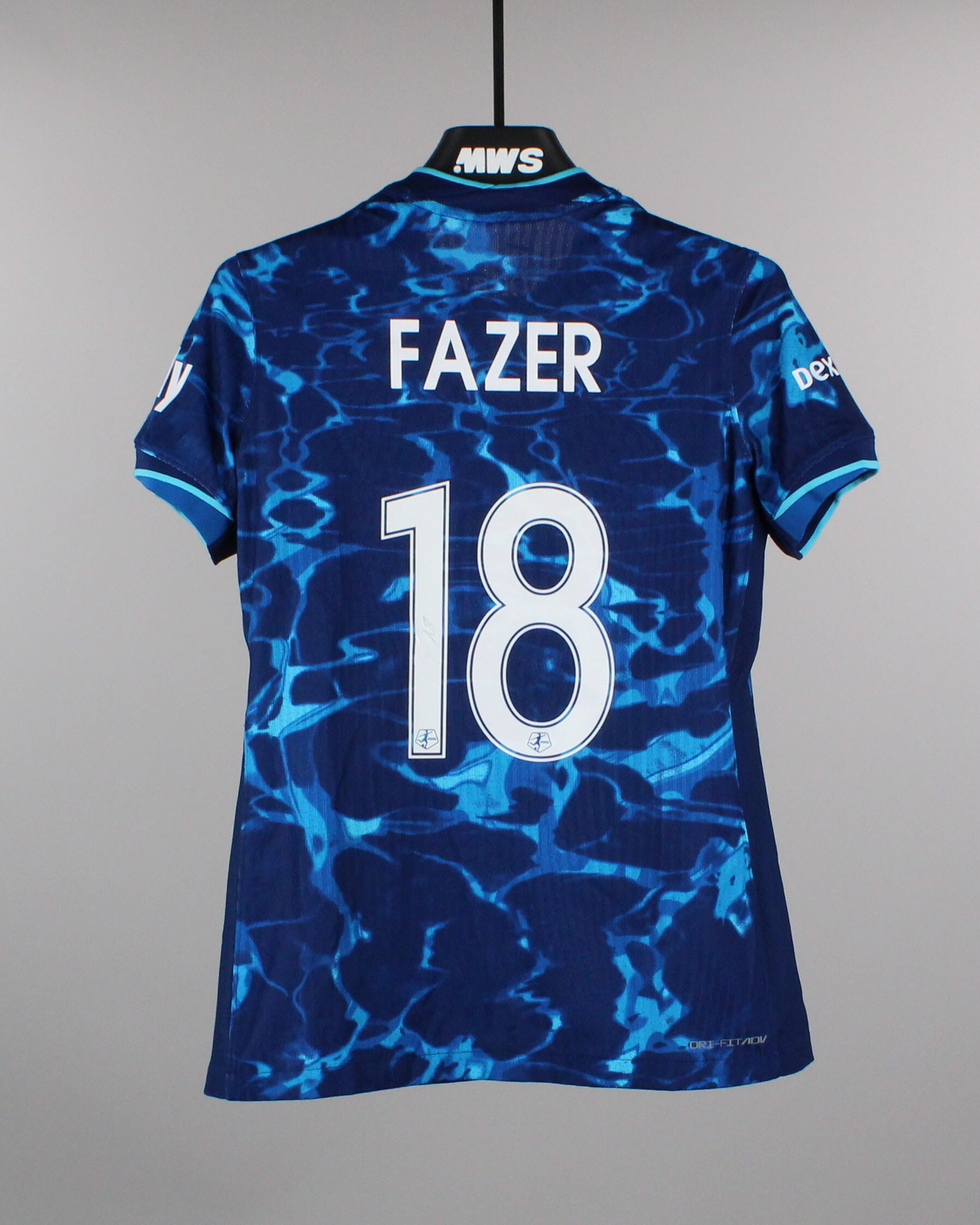 Laurina Fazer San Diego Wave FC jersey