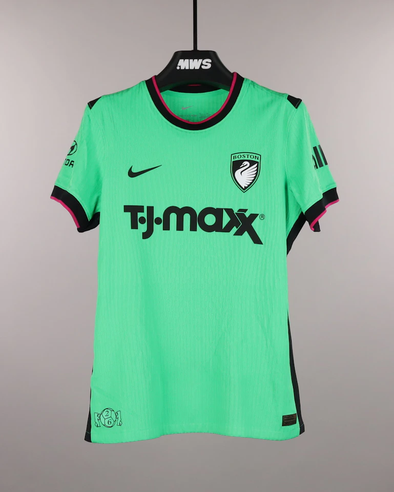 Jorelyn Carabalí Boston Legacy FC jersey