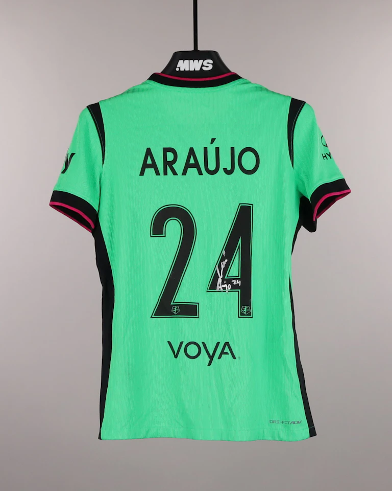 Laís Araújo Boston Legacy FC jersey