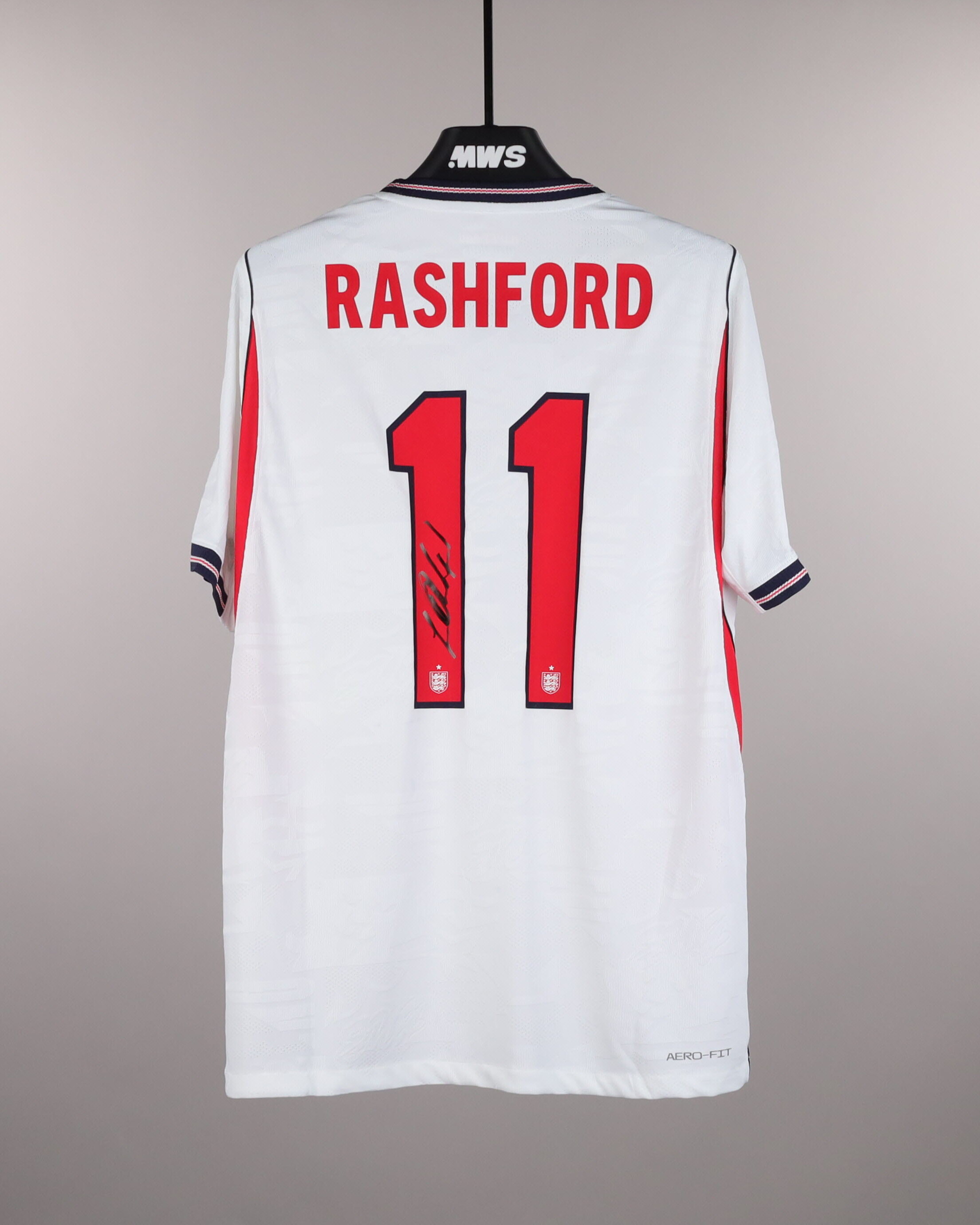 Match-worn and signed jerseys - Soccer, Basketball, Cycling & Rugby