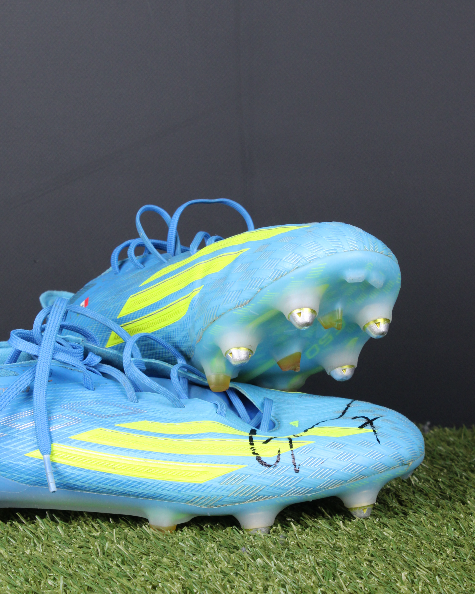 Santiago Giménez Worn & Signed Boots AC Milan jersey