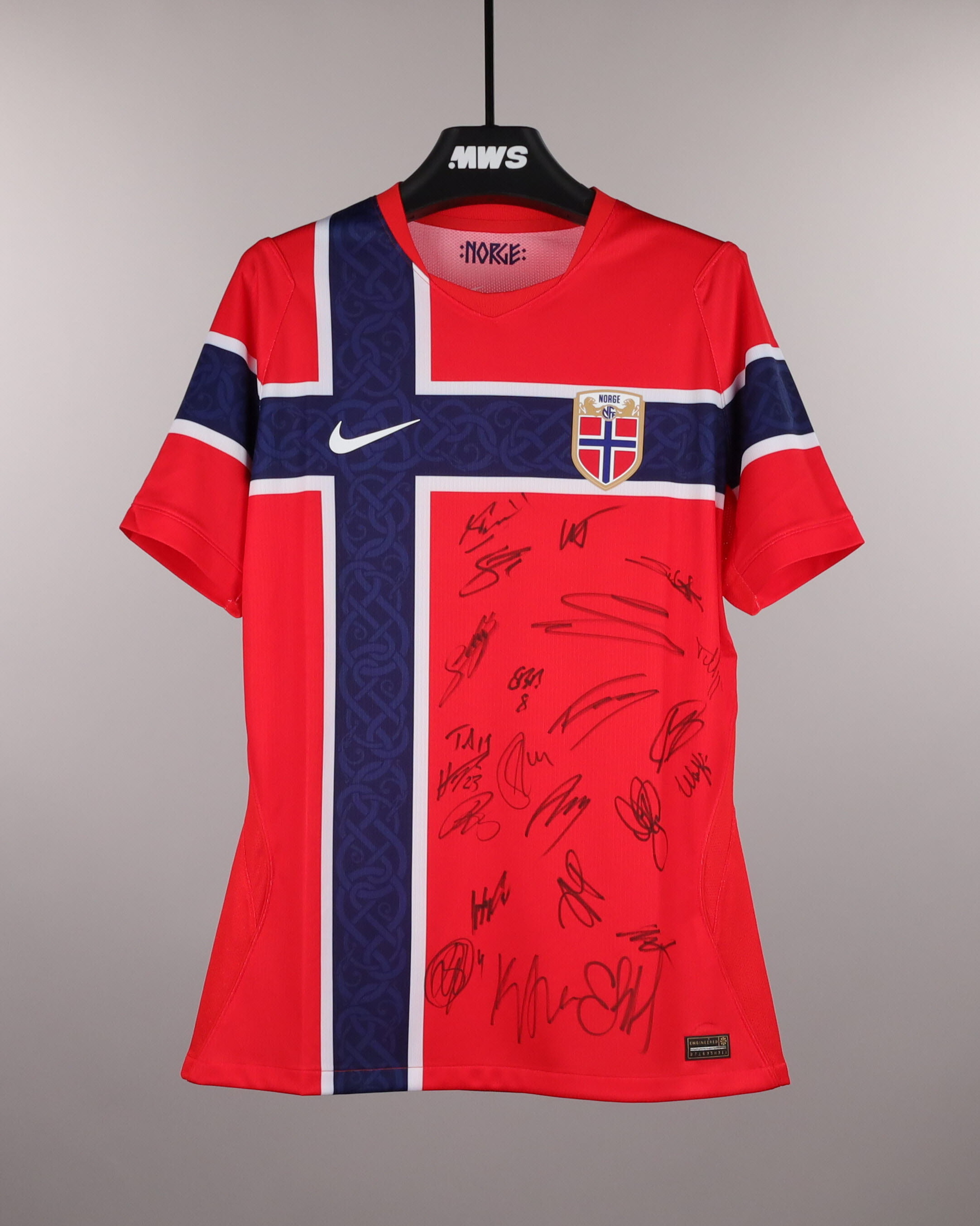 Match-worn and signed jerseys - Soccer, Basketball, Cycling & Rugby