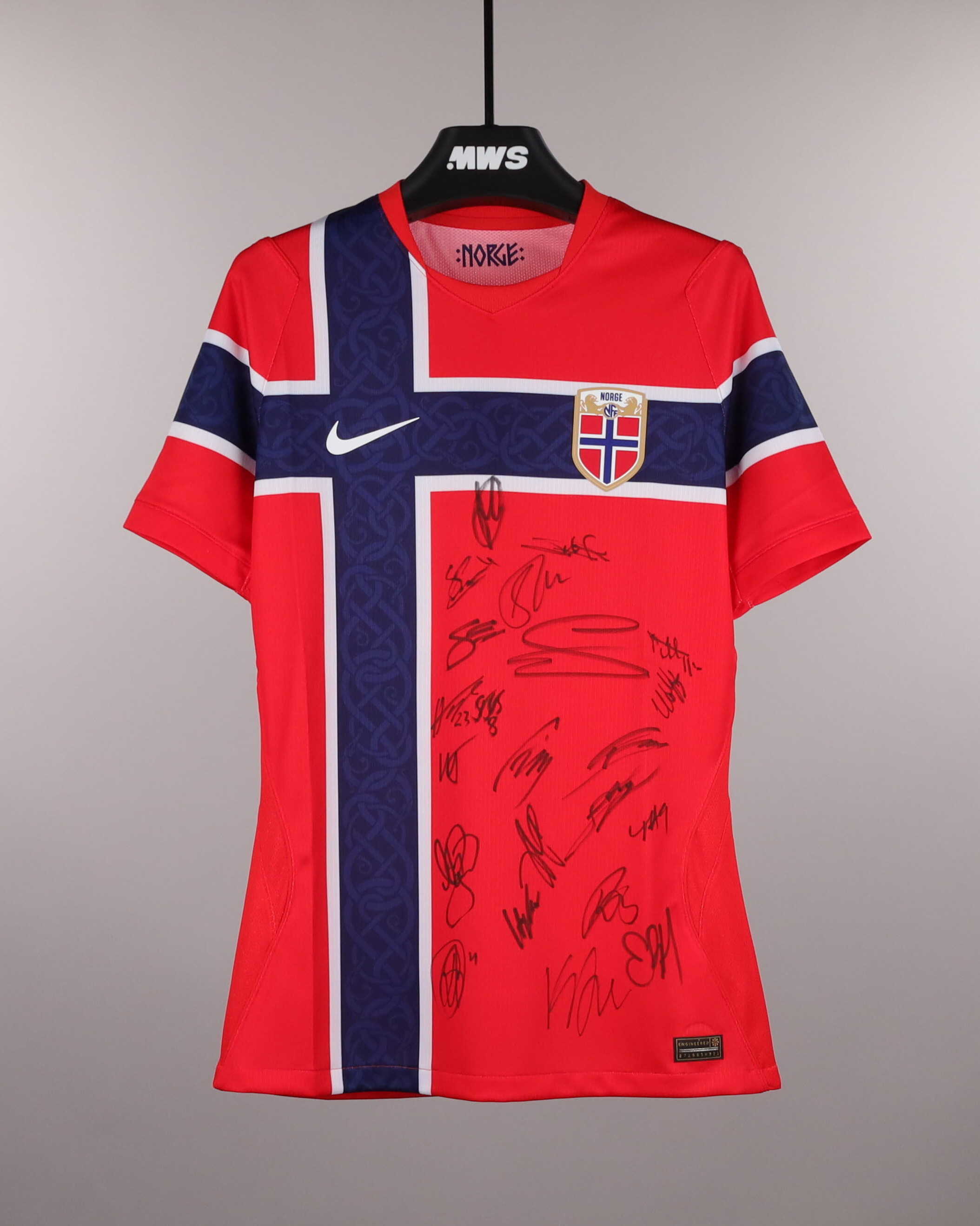 Match-worn and signed jerseys - Soccer, Basketball, Cycling & Rugby