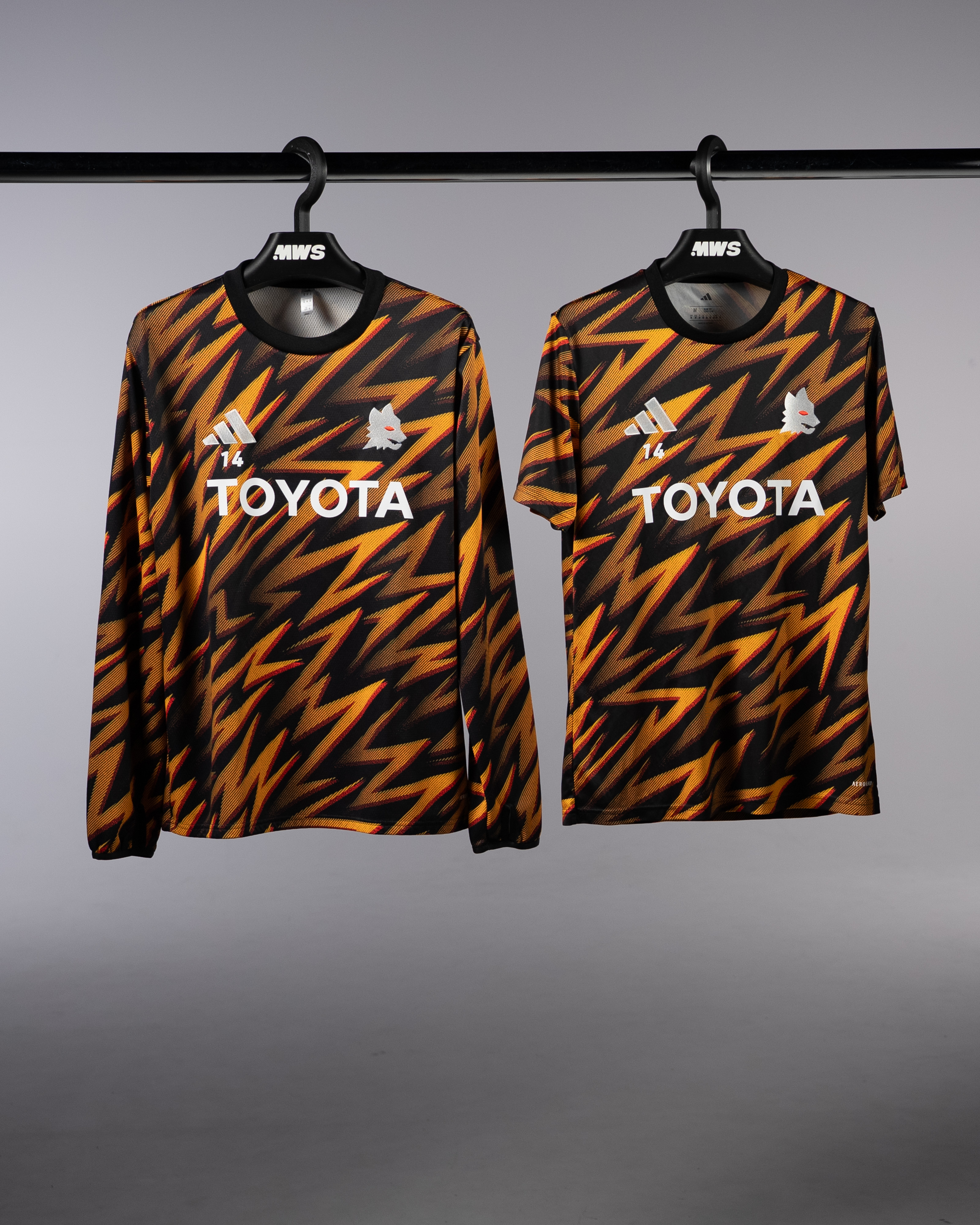 AS Roma 팀의 Donyell Malen | Prematch Shirts 셔츠