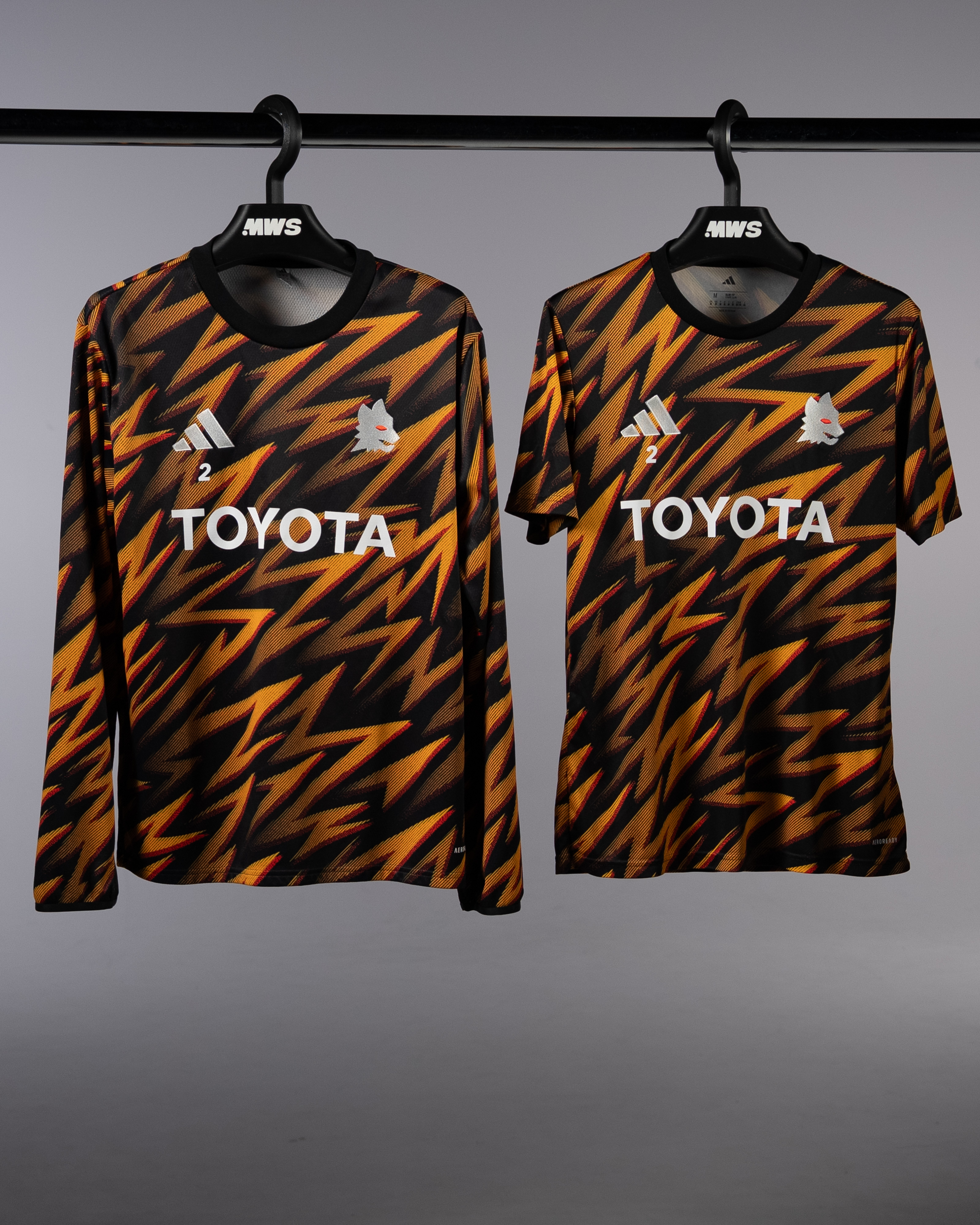 AS Roma 팀의 Devyne Rensch | Prematch Shirts 셔츠