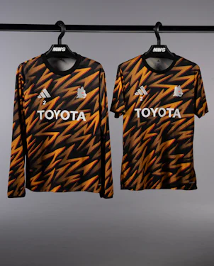AS Roma 팀의 Devyne Rensch | Prematch Shirts 셔츠