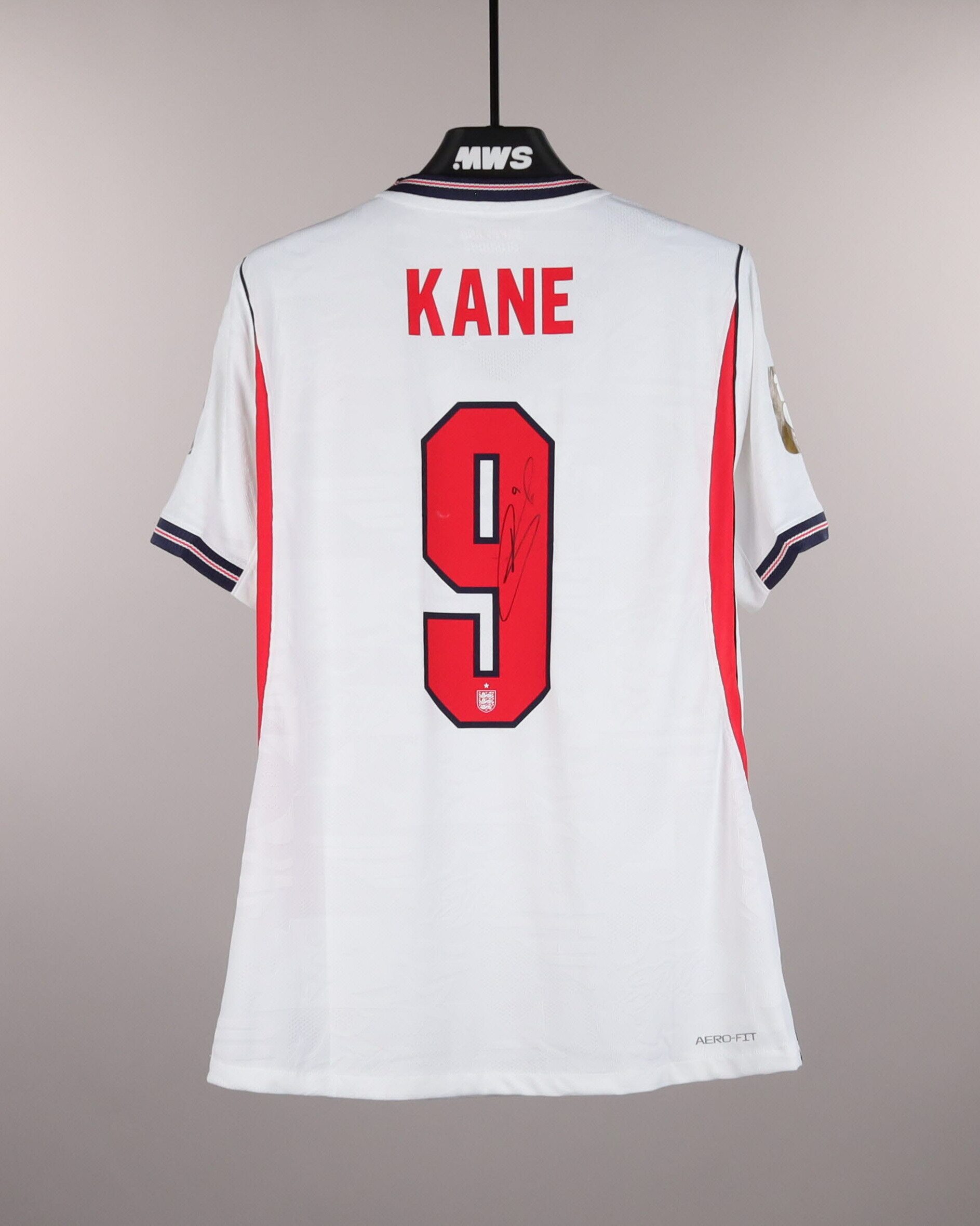 Match-worn and signed jerseys - Soccer, Basketball, Cycling & Rugby