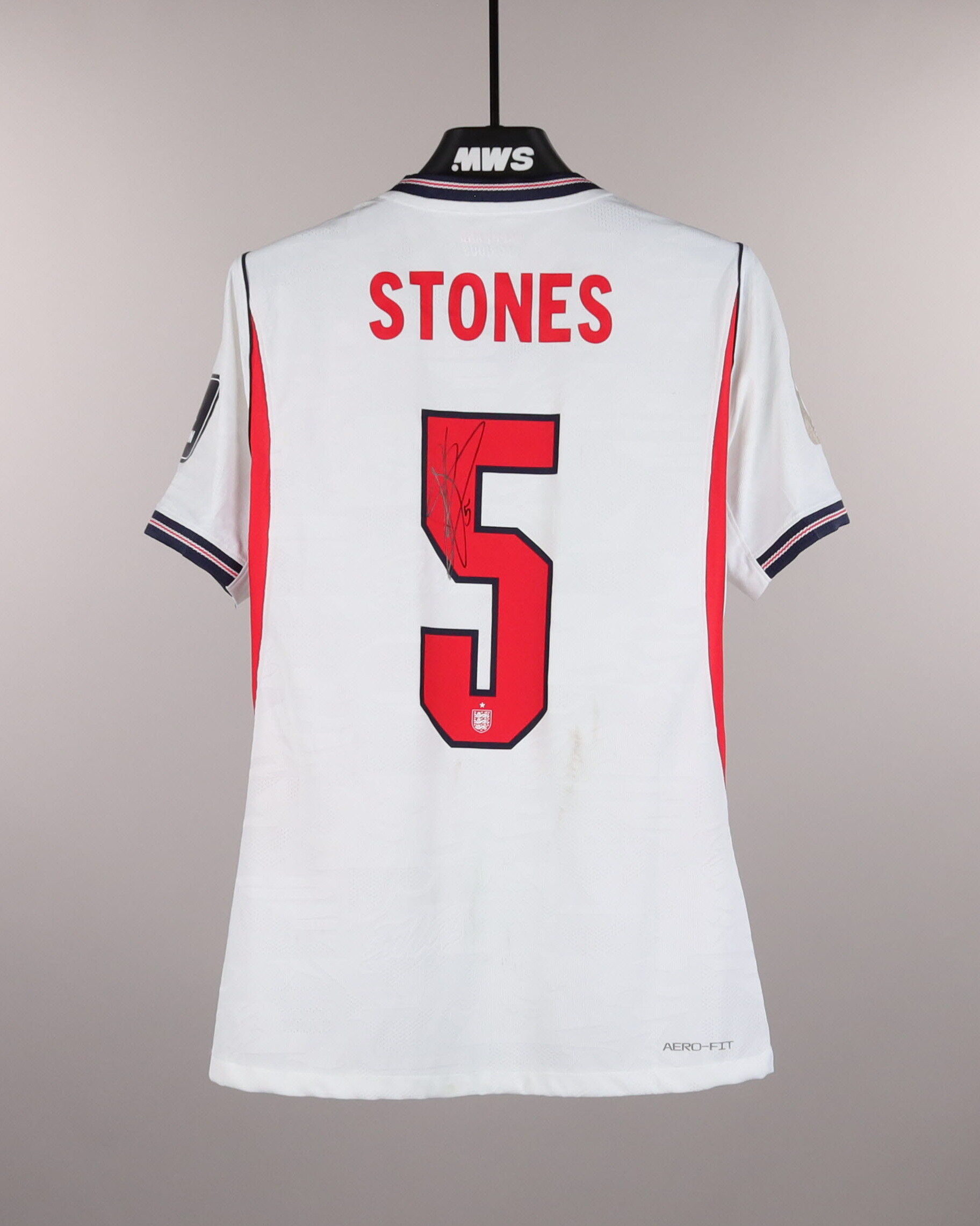 Match-worn and signed jerseys - Soccer, Basketball, Cycling & Rugby
