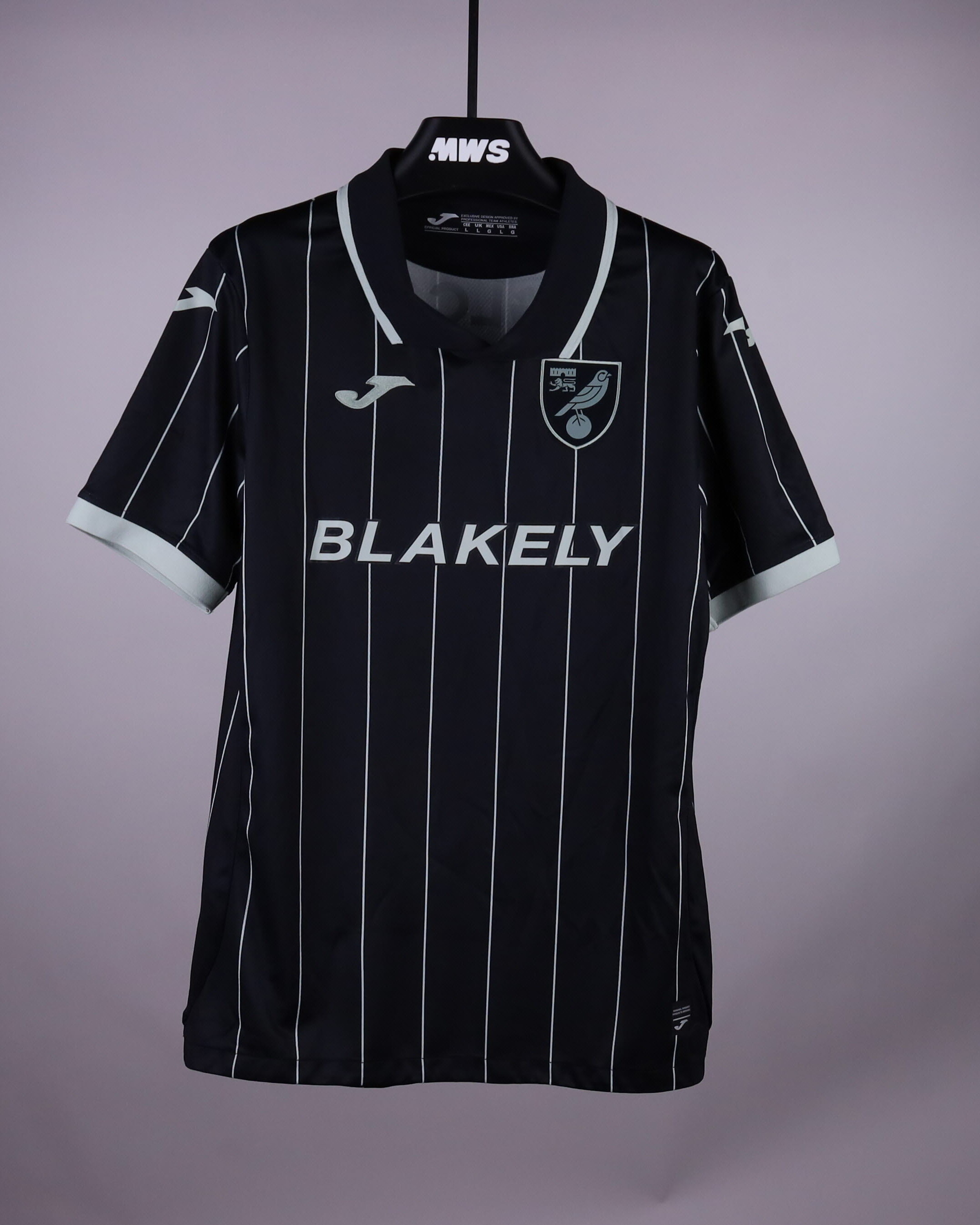 Shirt van Ruairi McConville Norwich City