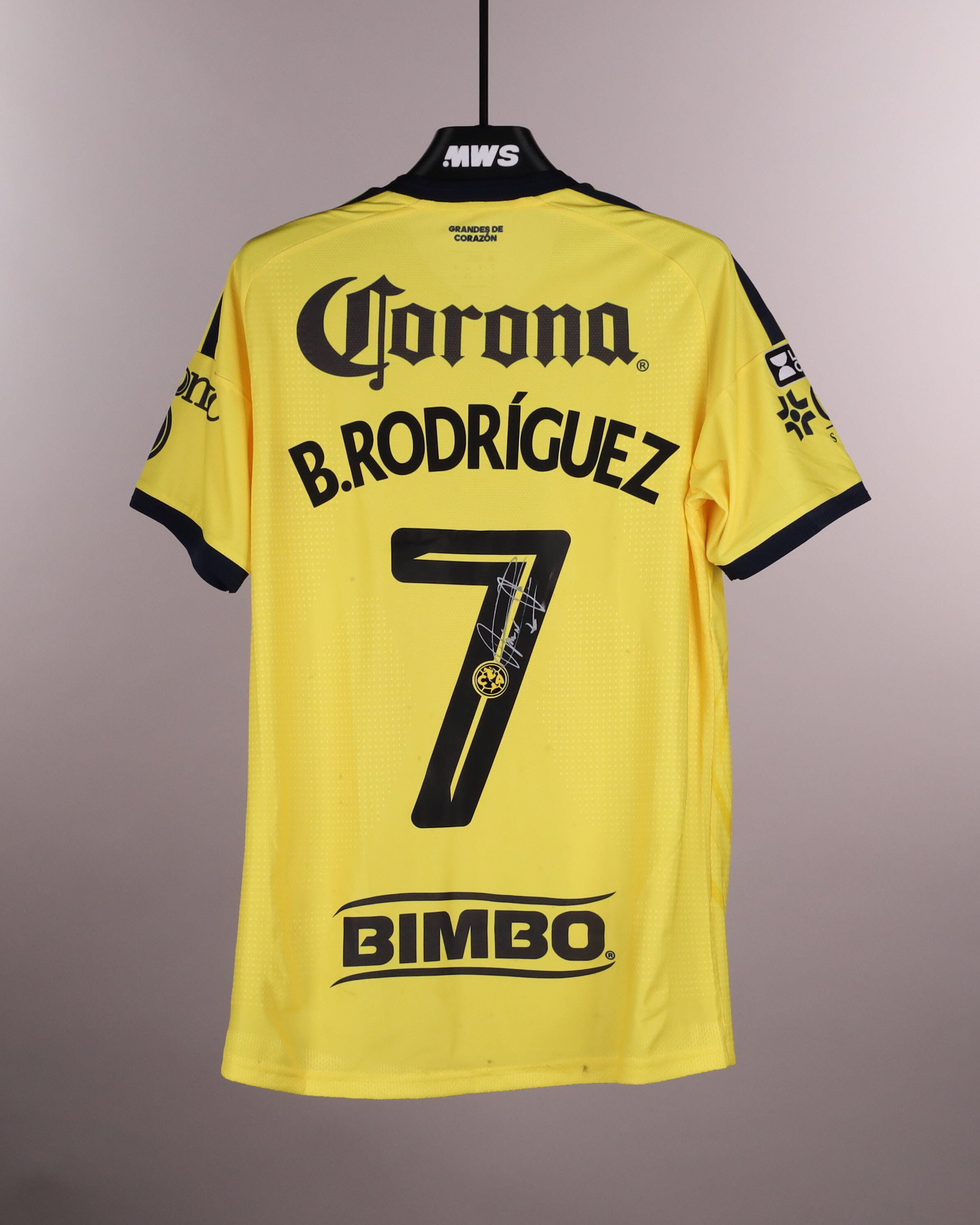 Brian Rodríguez Club América camisa.