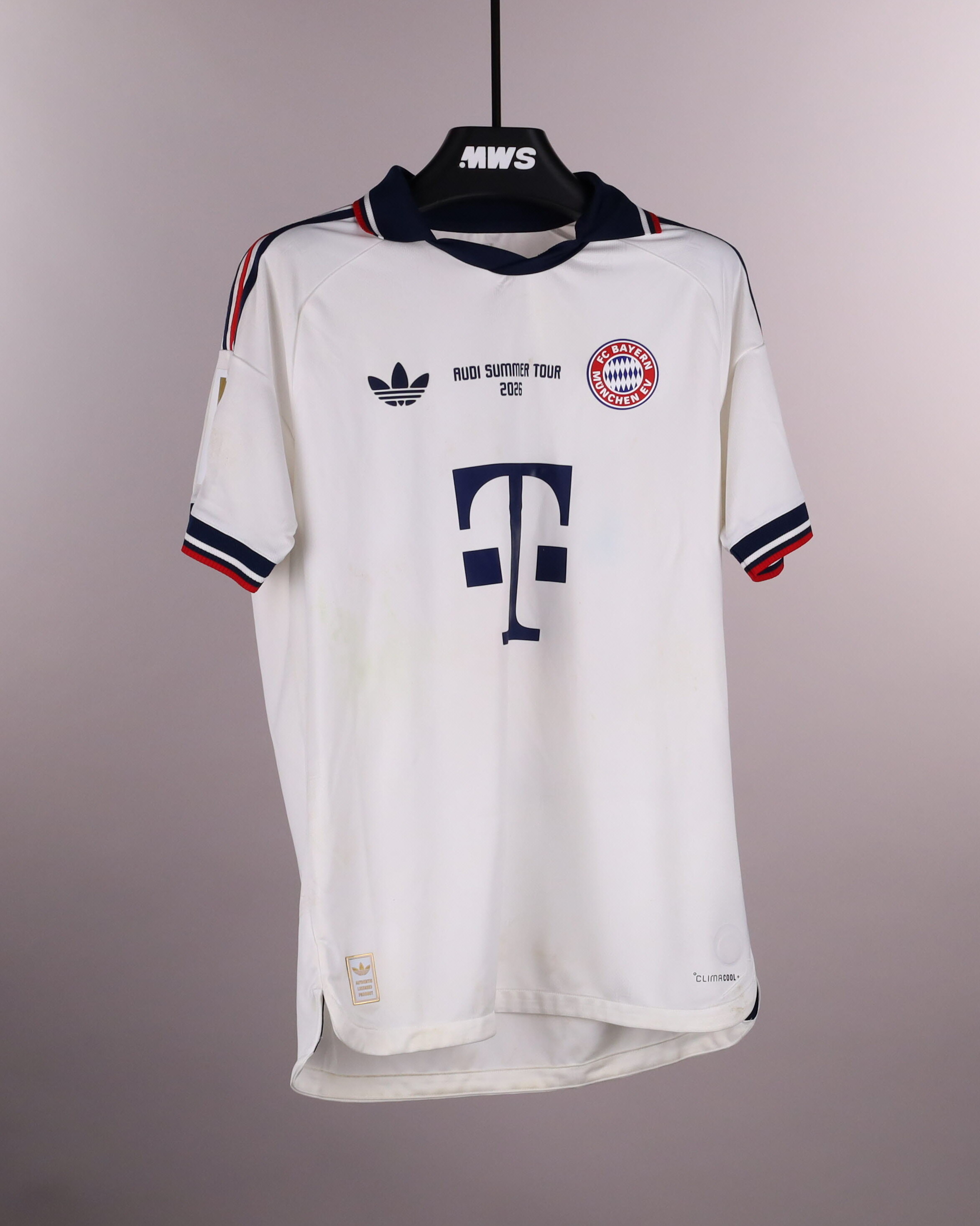 Bara Sapoko Ndiaye FC Bayern München jersey
