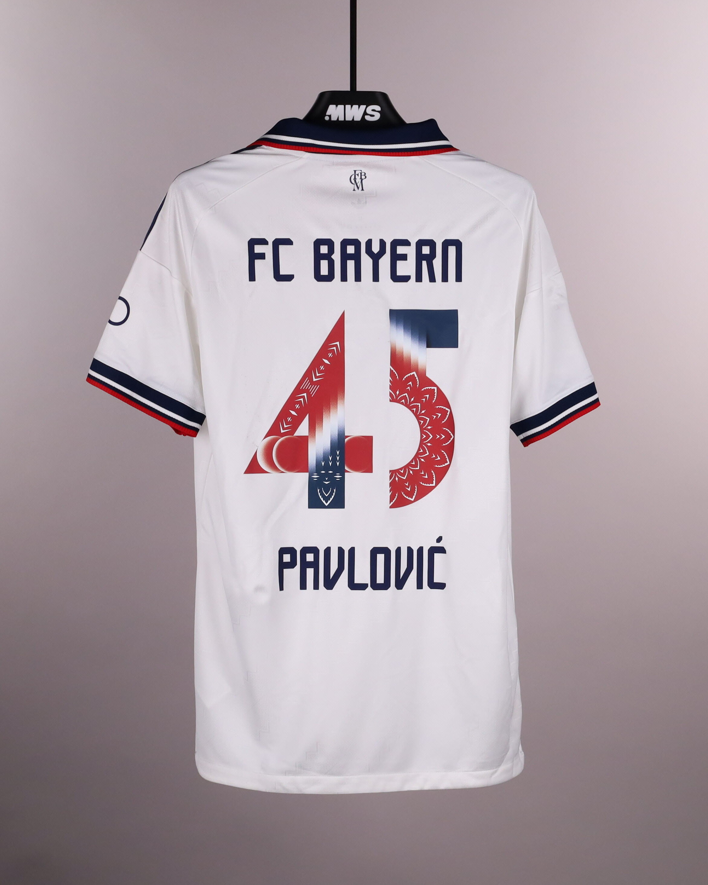 Aleksandar Pavlović FC Bayern München forması