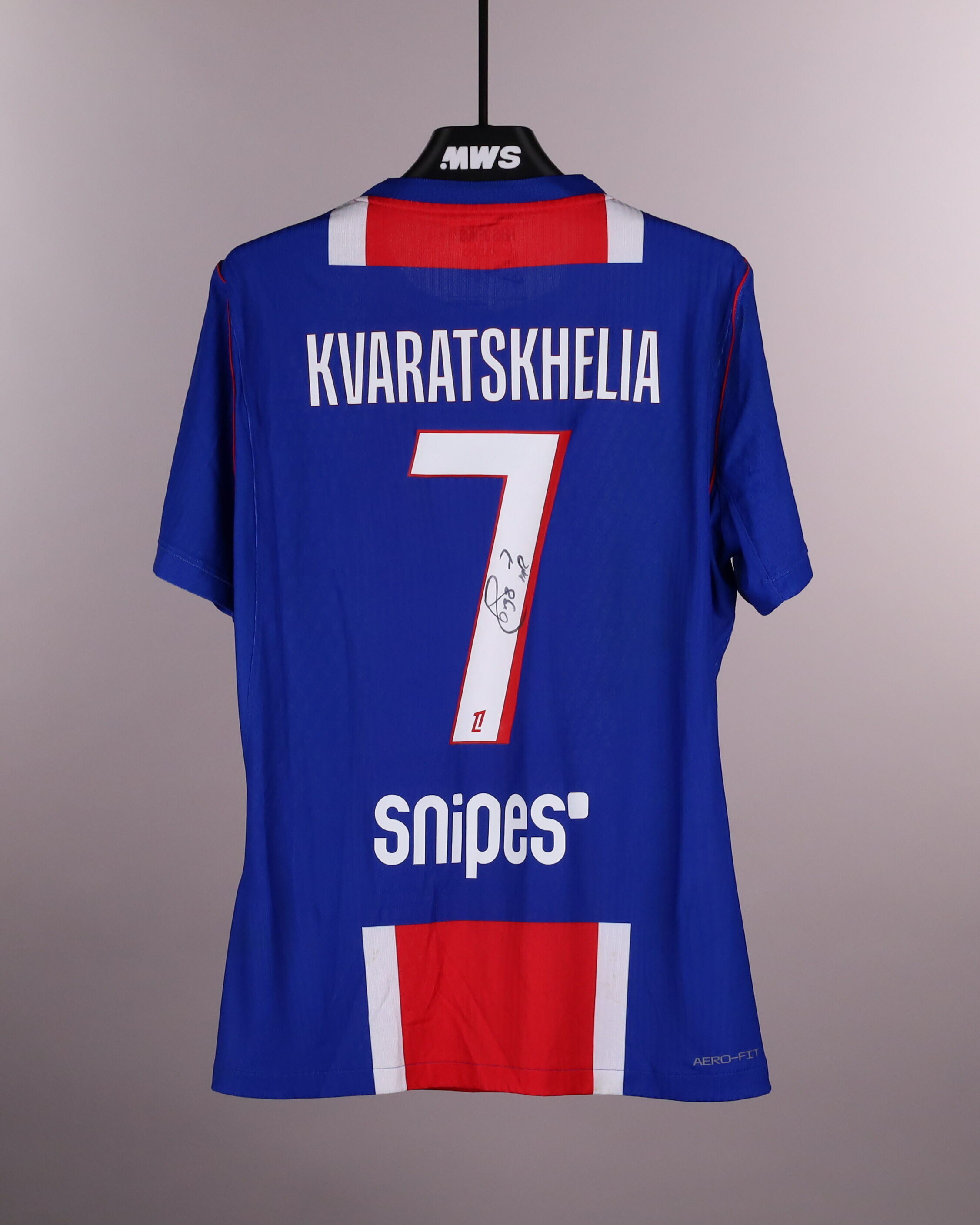 Khvicha Kvaratskhelia Paris Saint-Germain shirt
