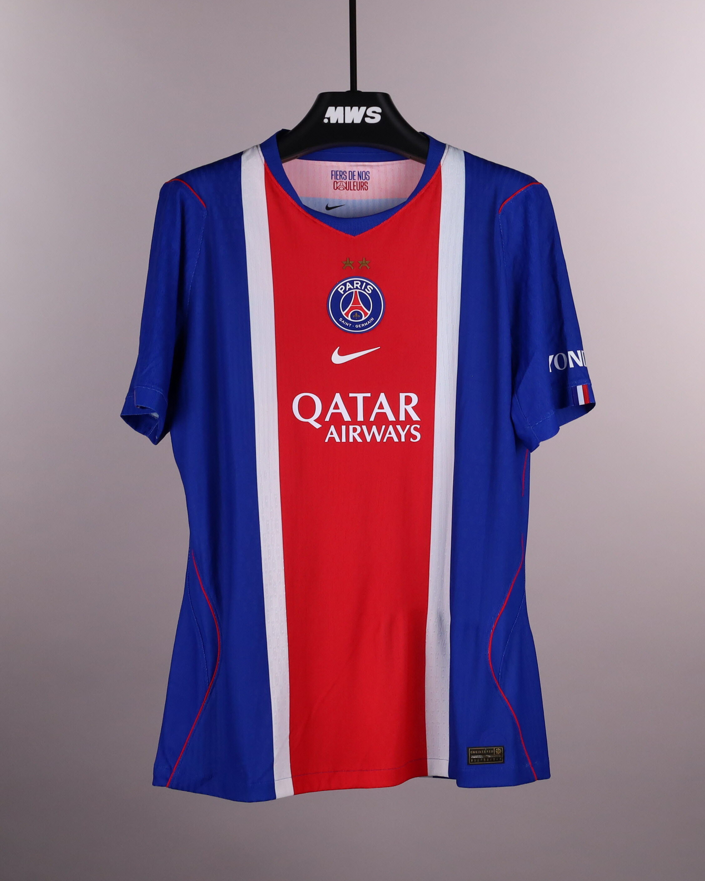 Khvicha Kvaratskhelia Paris Saint-Germain shirt
