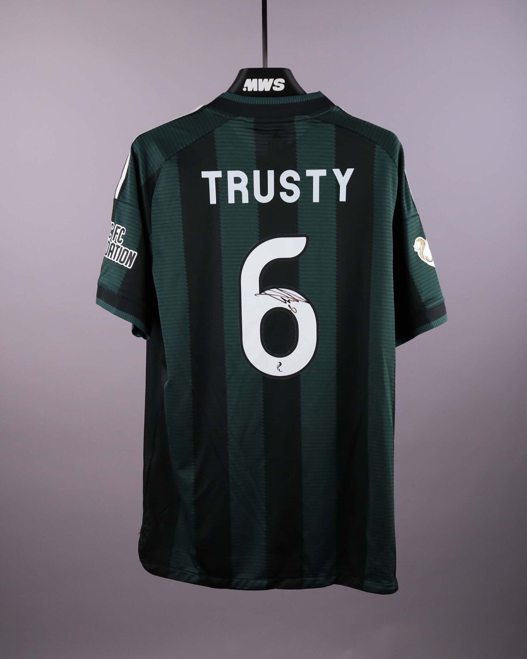 Auston Trusty Celtic のシャツ