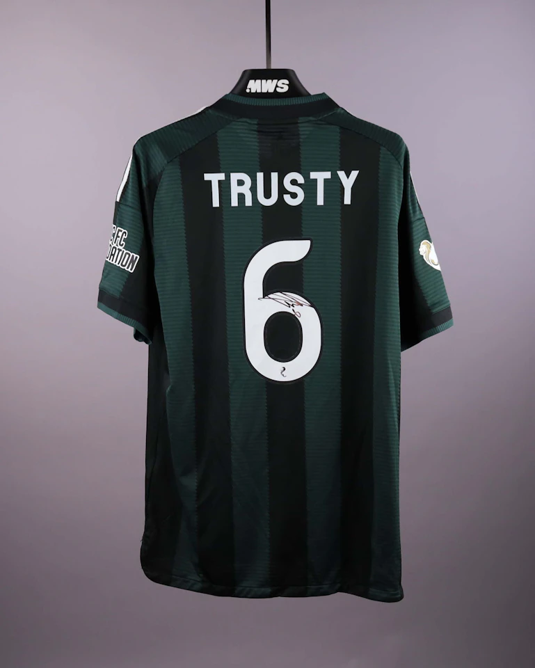 Auston Trusty Celtic のシャツ