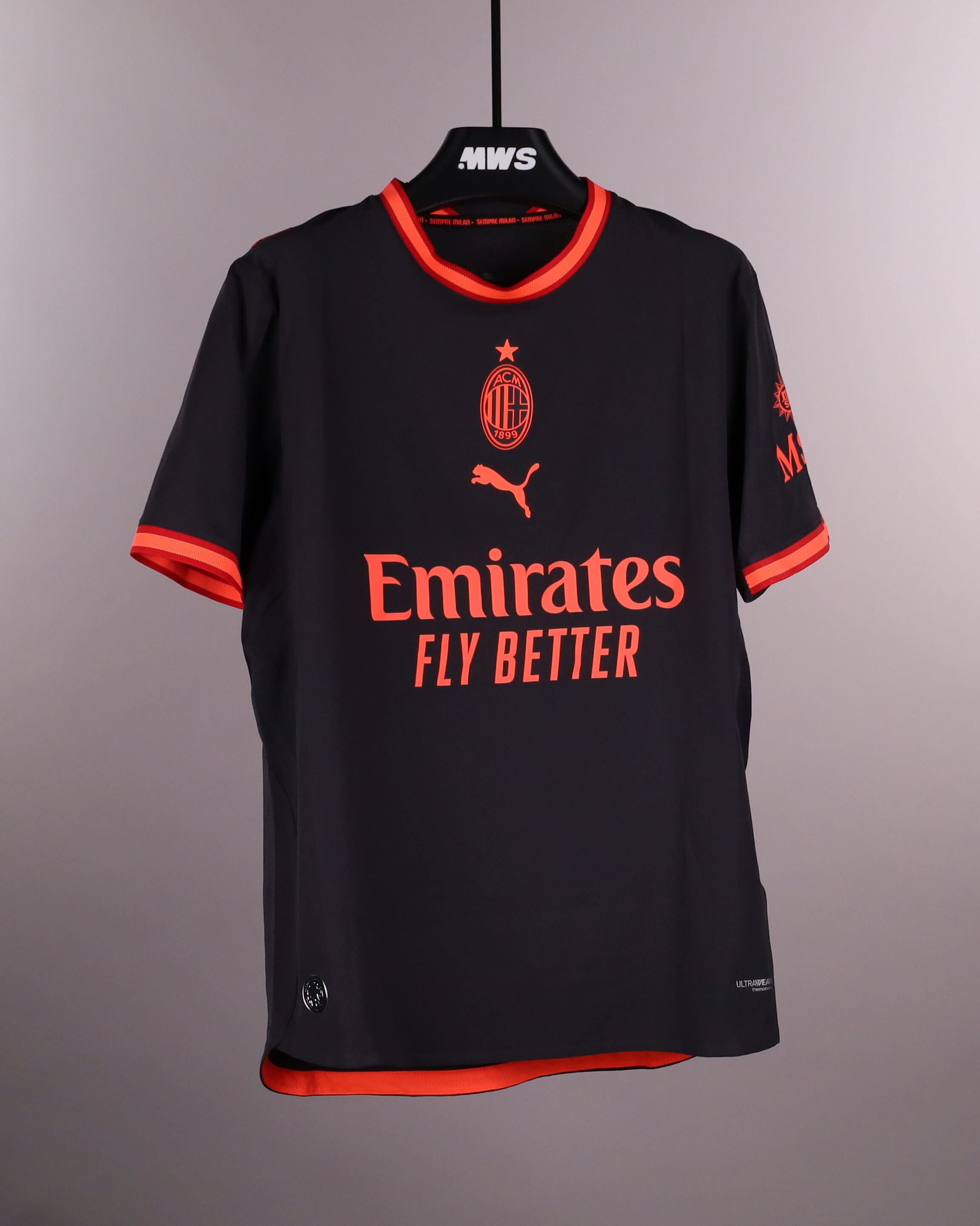 Fikayo Tomori AC Milan shirt