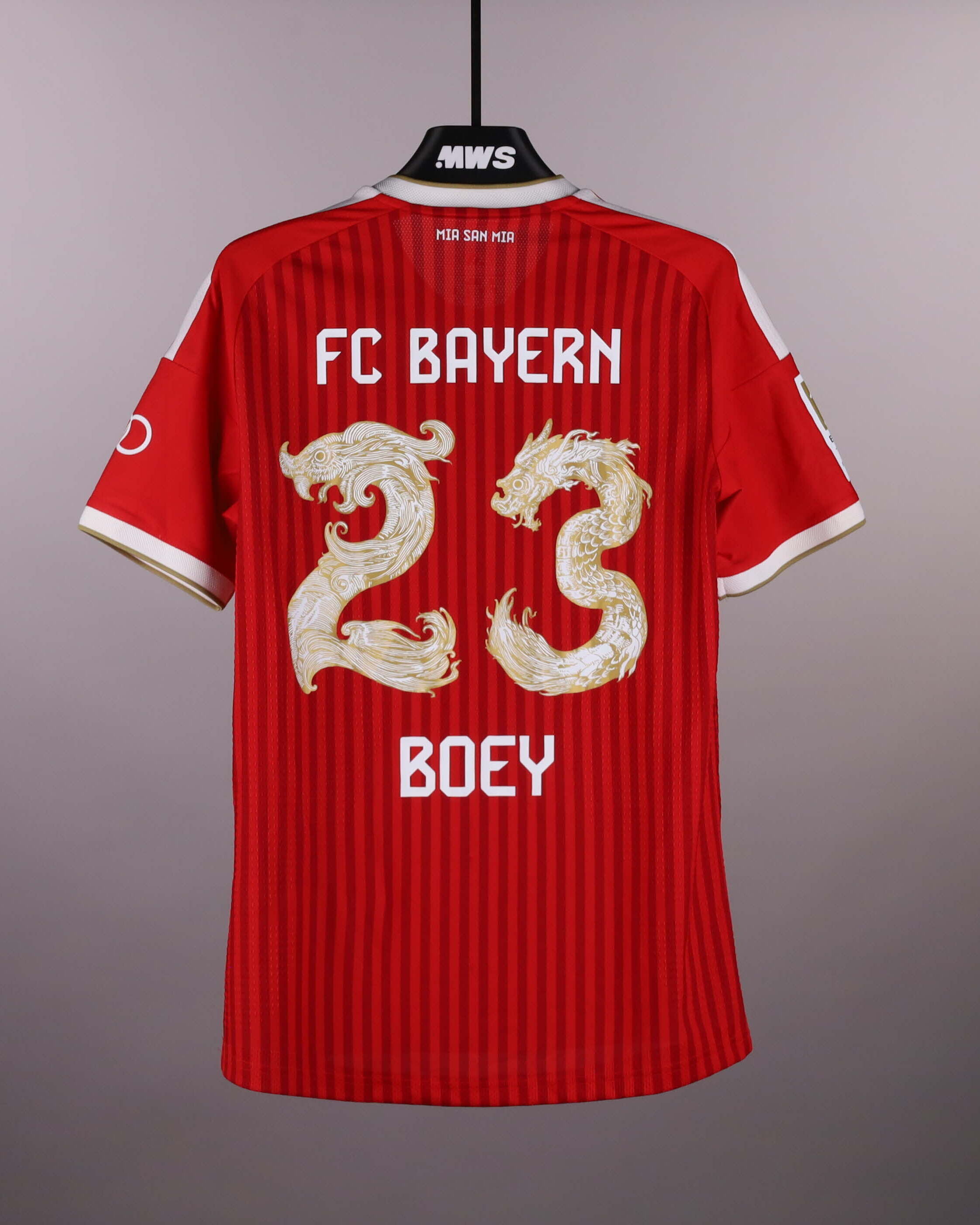 Sacha Boey FC Bayern München shirt