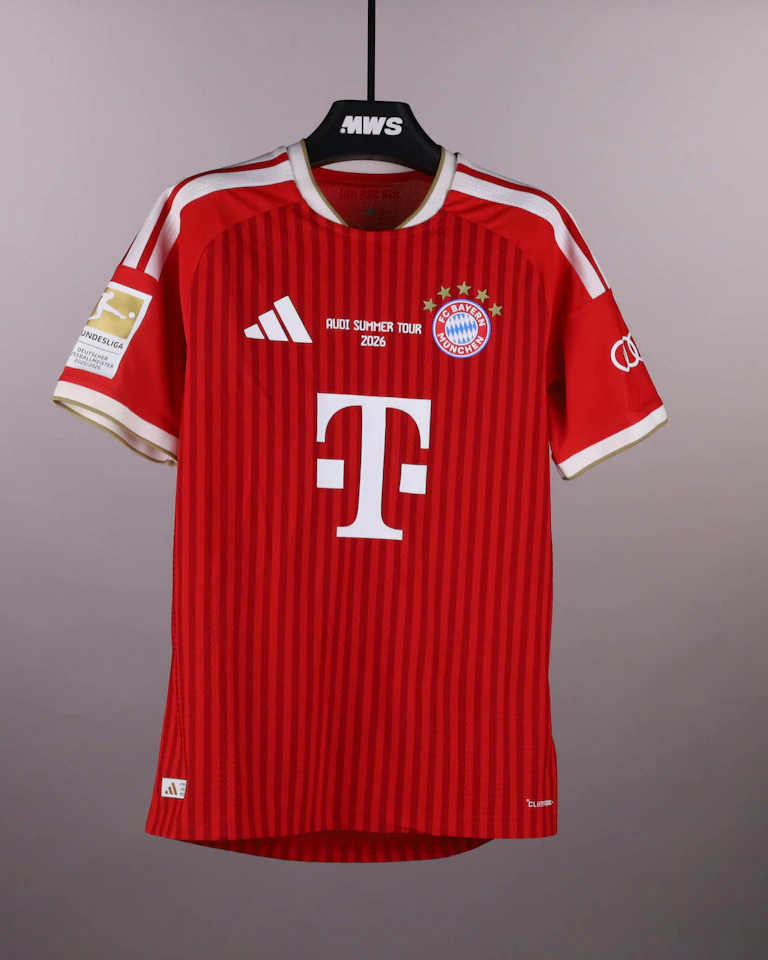 Sacha Boey FC Bayern München shirt