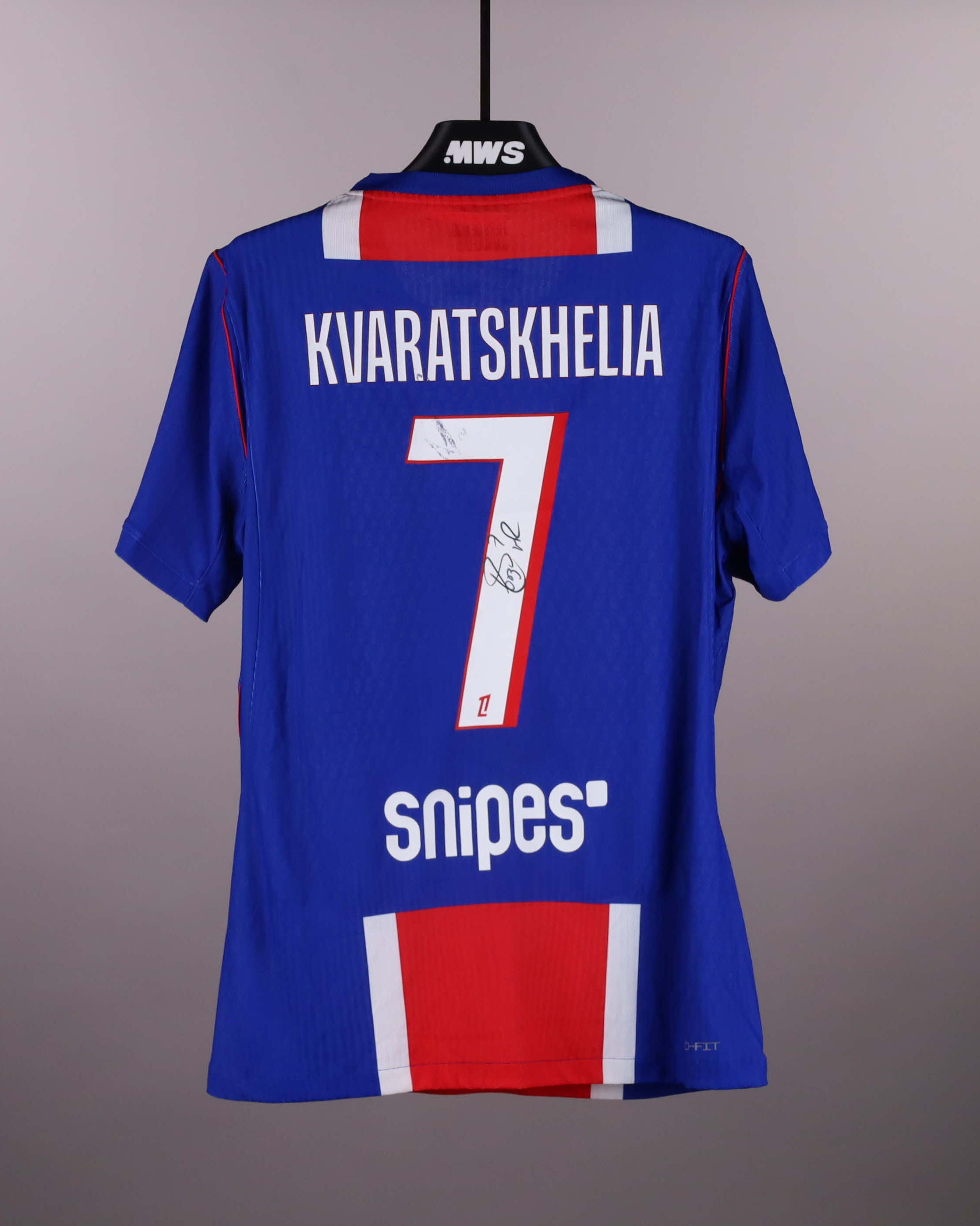 Khvicha Kvaratskhelia Paris Saint-Germain shirt