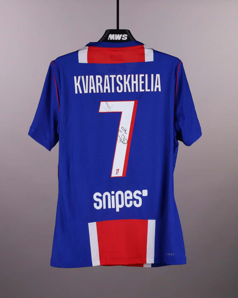 Khvicha Kvaratskhelia Paris Saint-Germain shirt