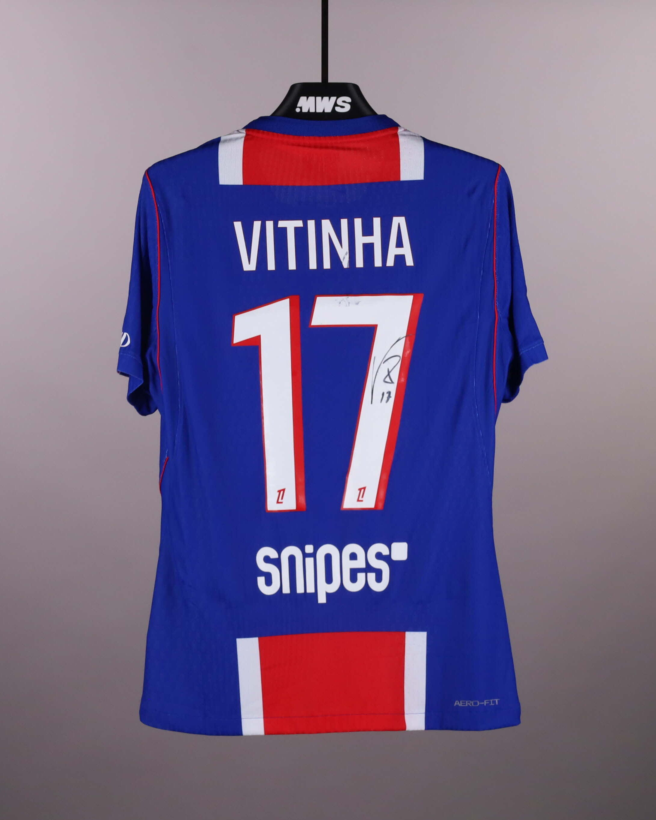 Vitinha Paris Saint-Germain shirt