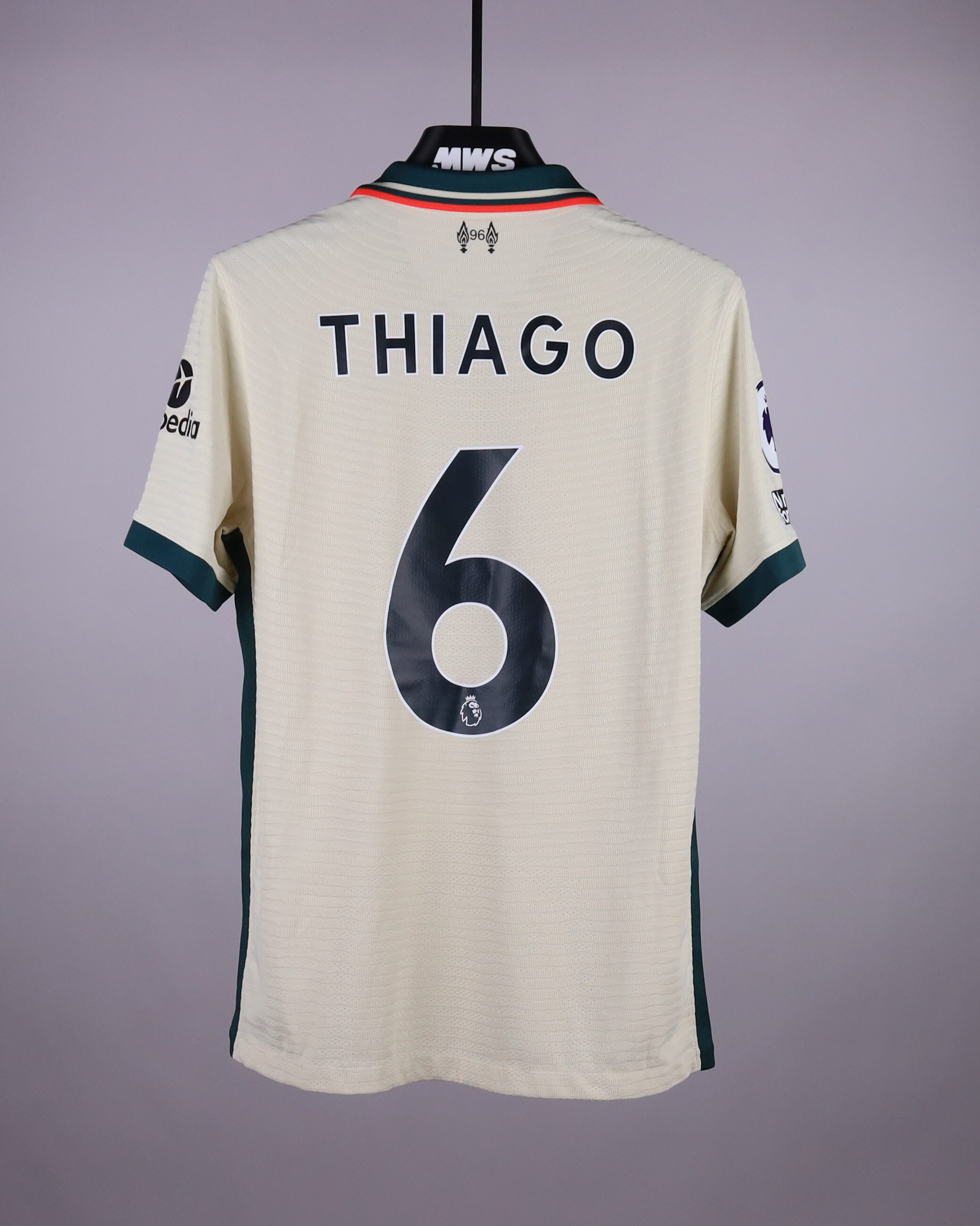 来自Liverpool的Thiago Alcântara球衣