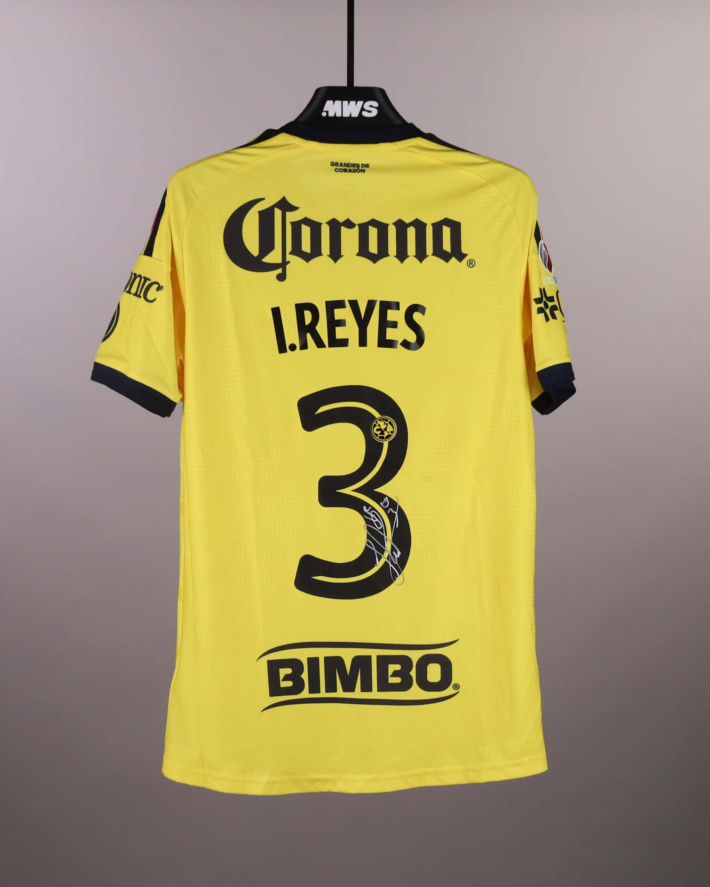 Israel Reyes Club América jersey