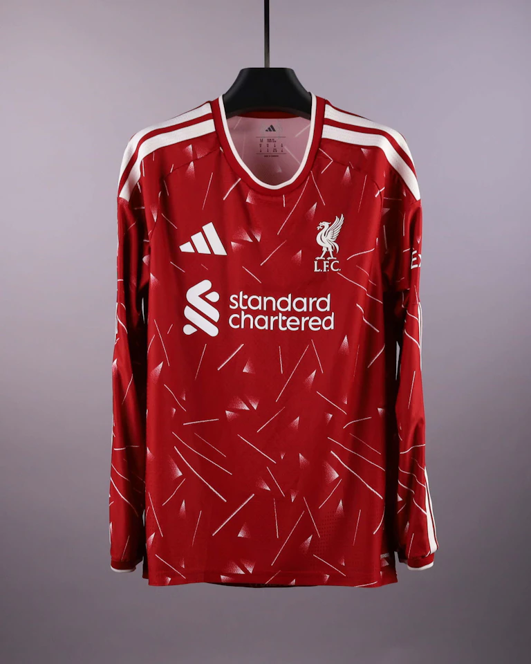 来自Liverpool的Dominik Szoboszlai球衣