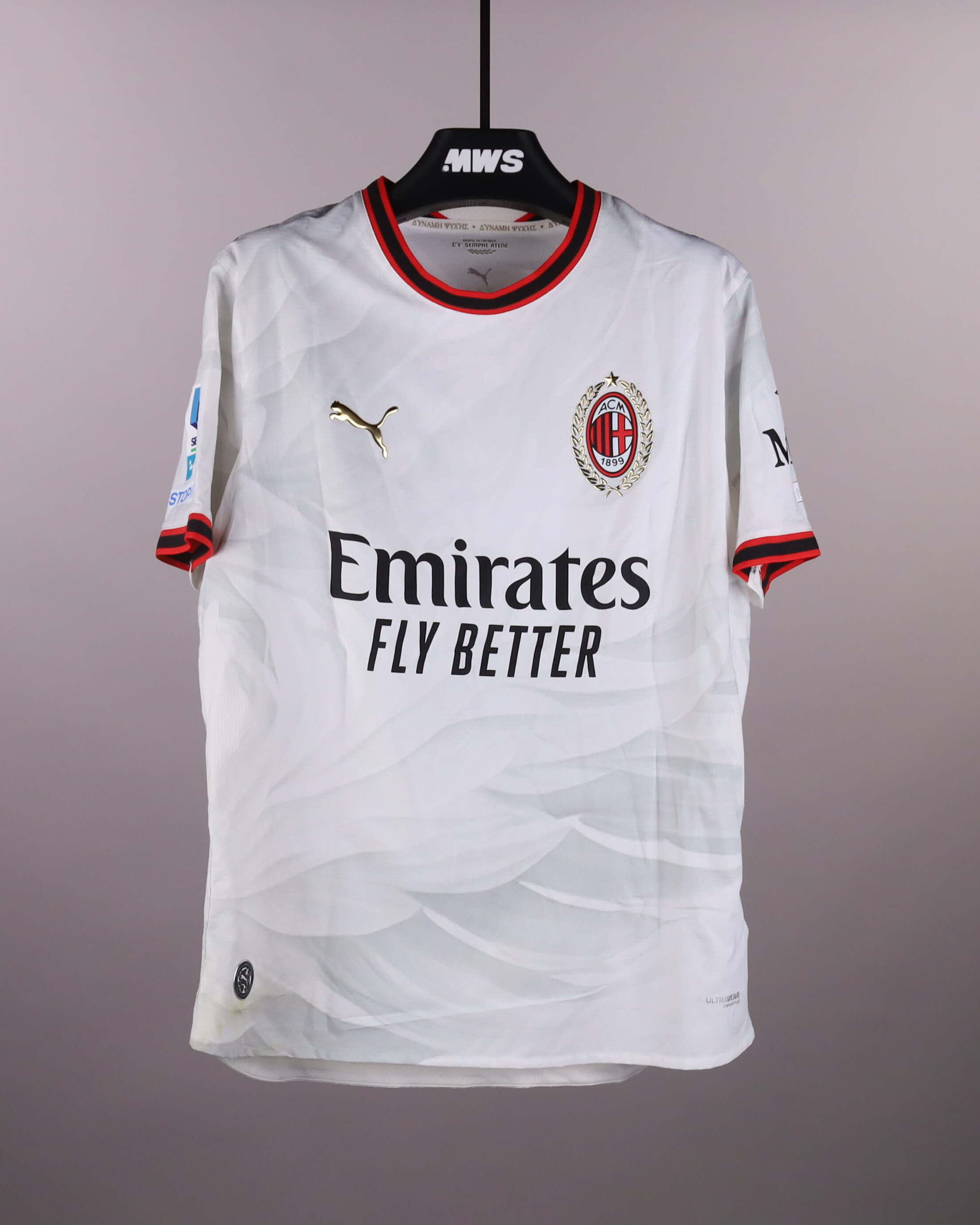 Pervis Estupiñán AC Milan shirt