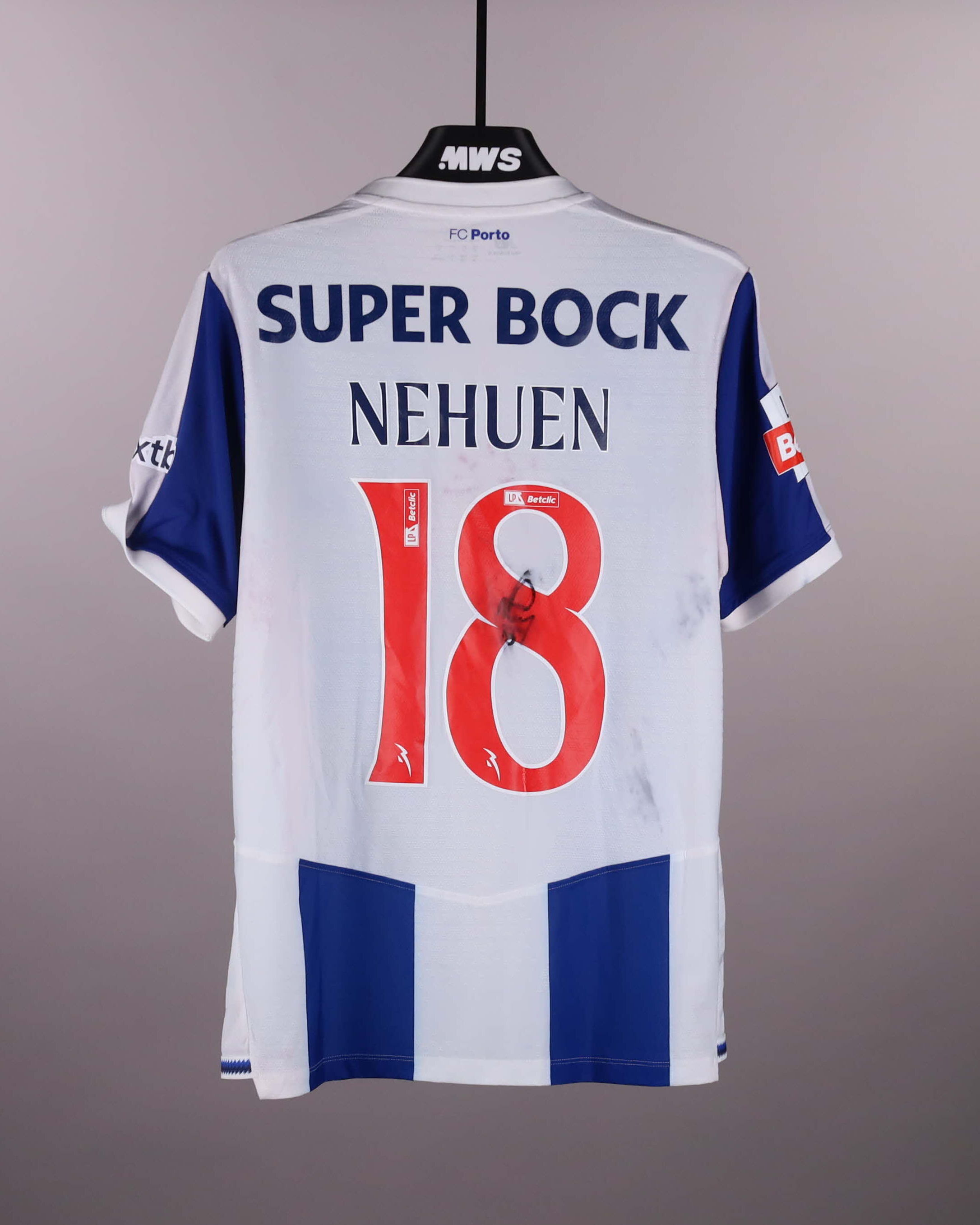 Nehuen Pérez FC Porto jersey
