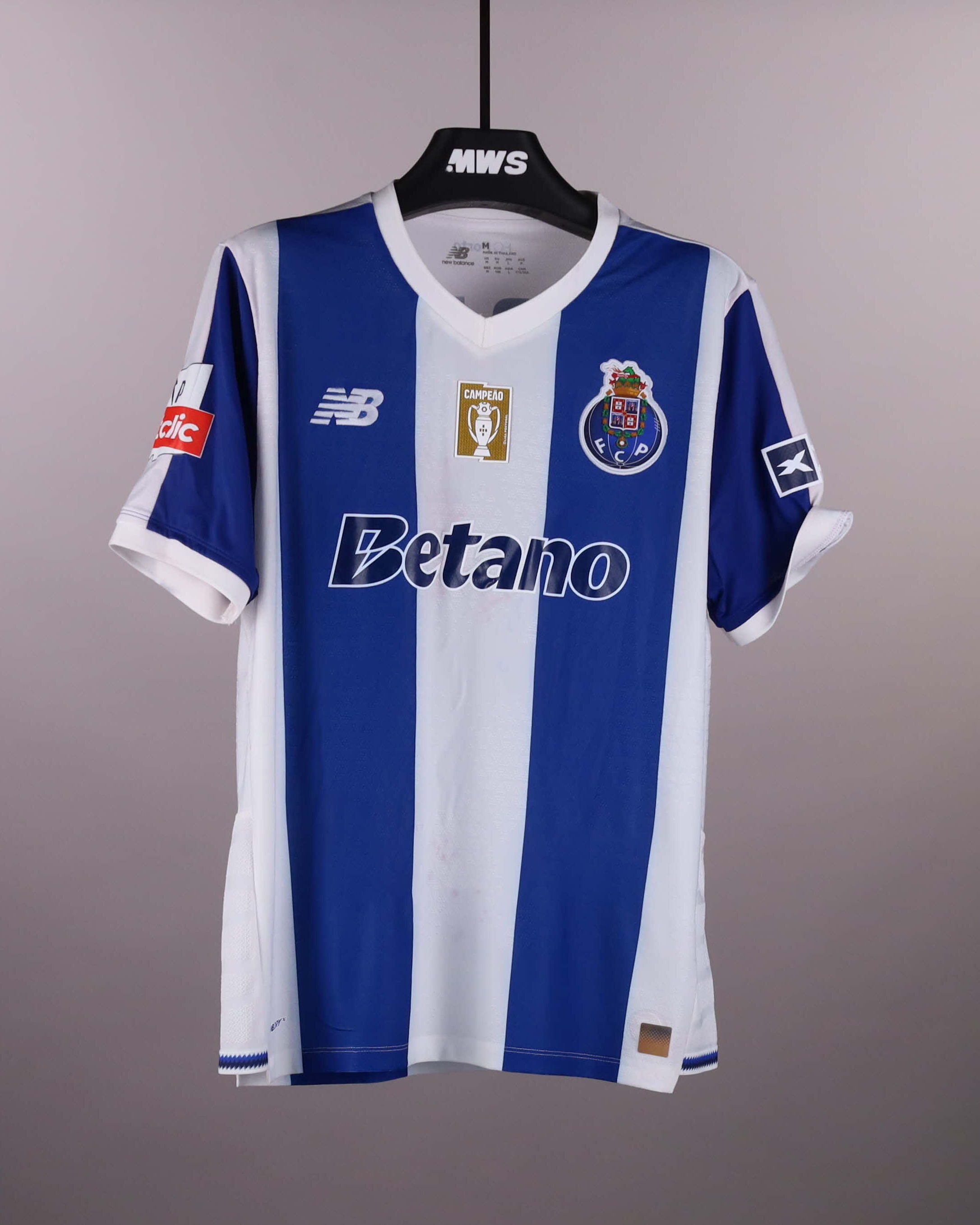 Nehuen Pérez FC Porto jersey