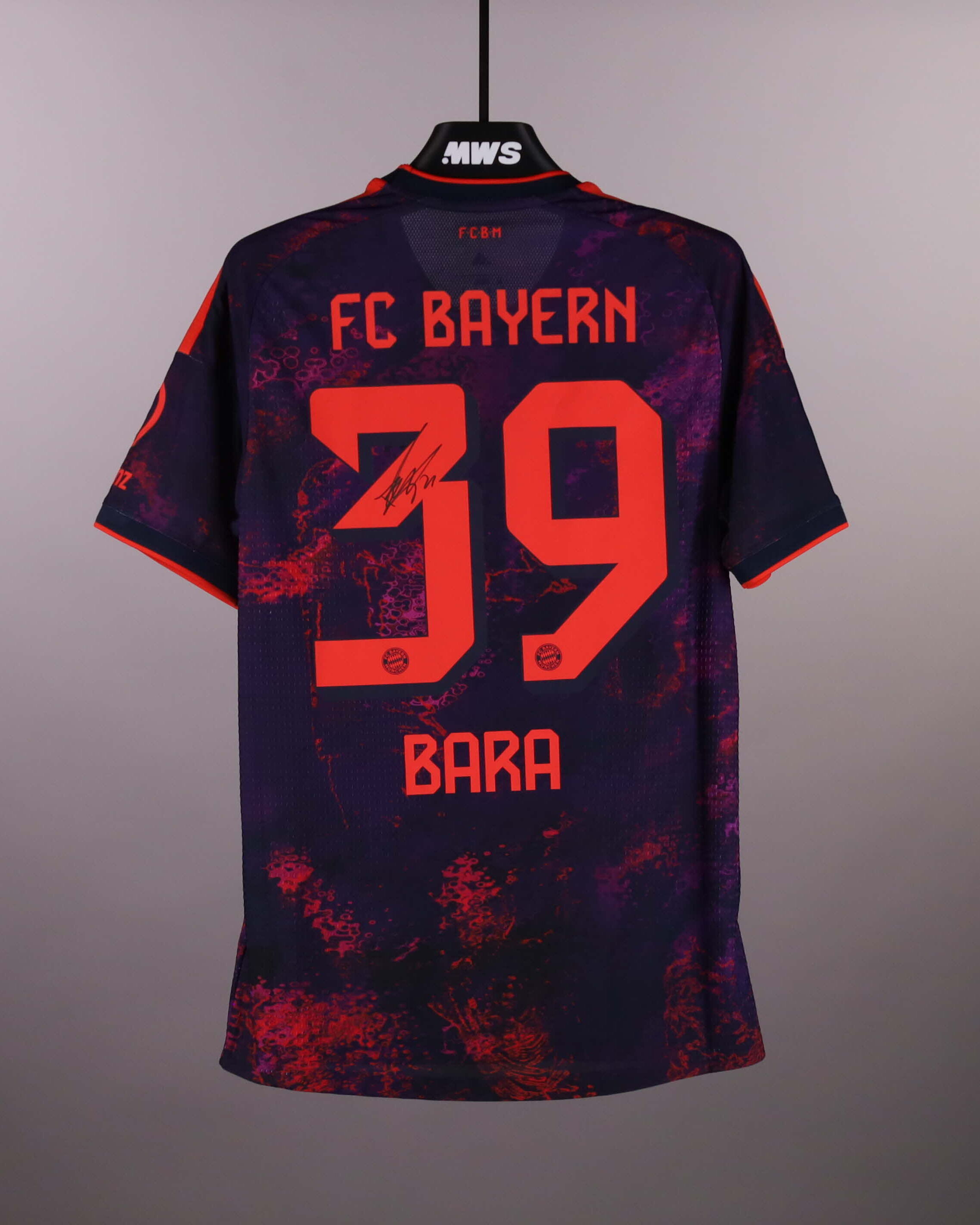 Bara Sapoko Ndiaye FC Bayern München shirt