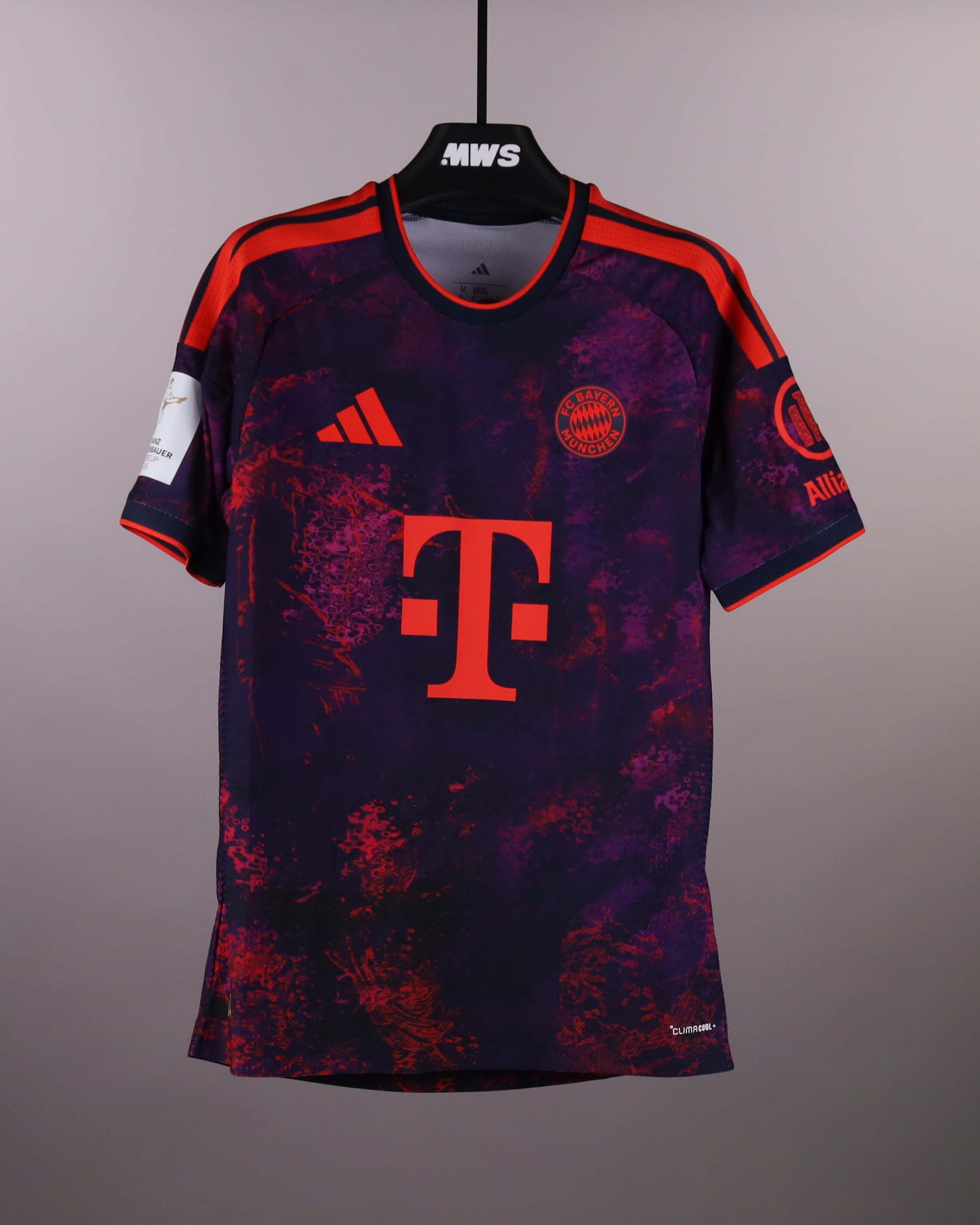 Bara Sapoko Ndiaye FC Bayern München shirt