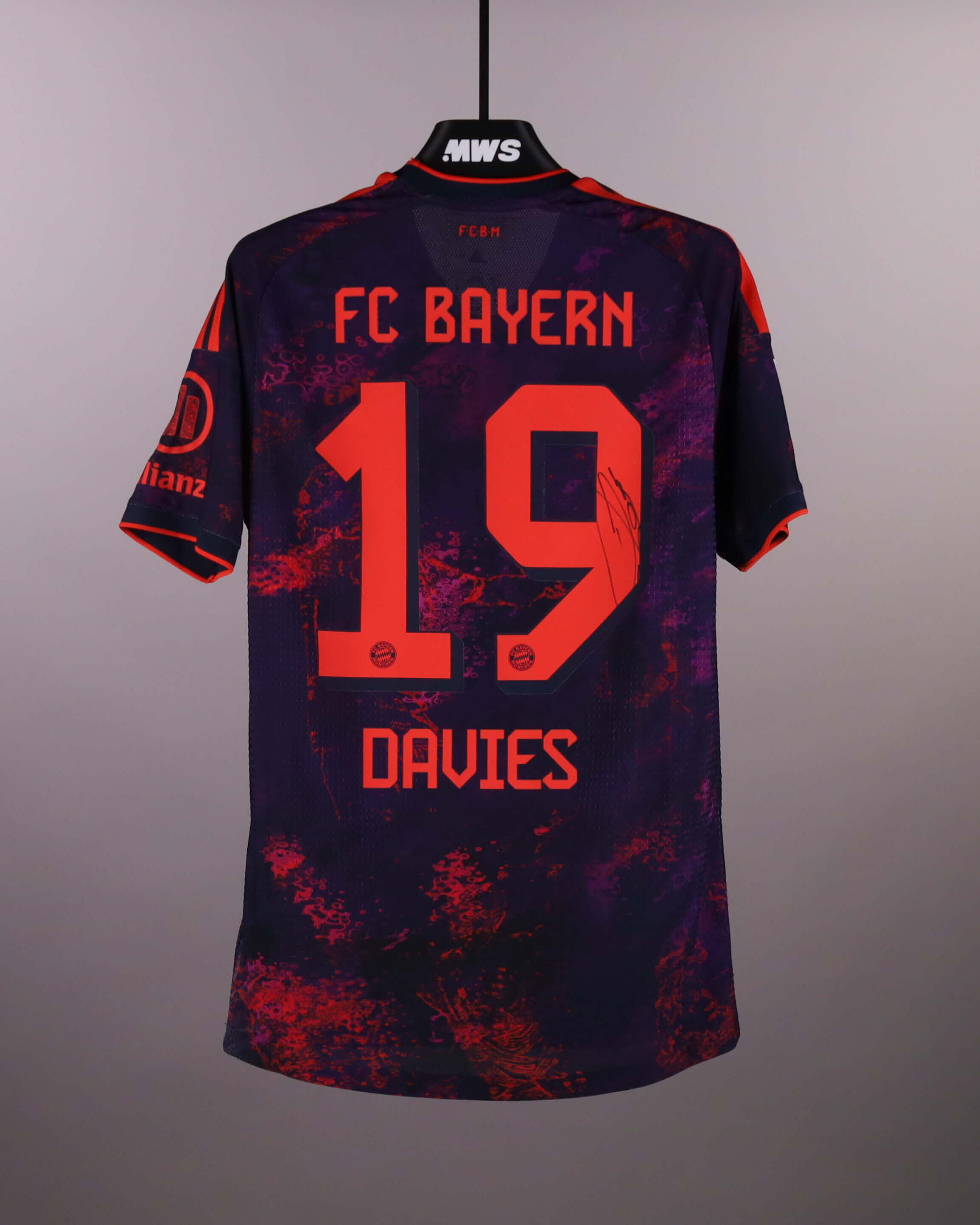 Alphonso Davies FC Bayern München shirt
