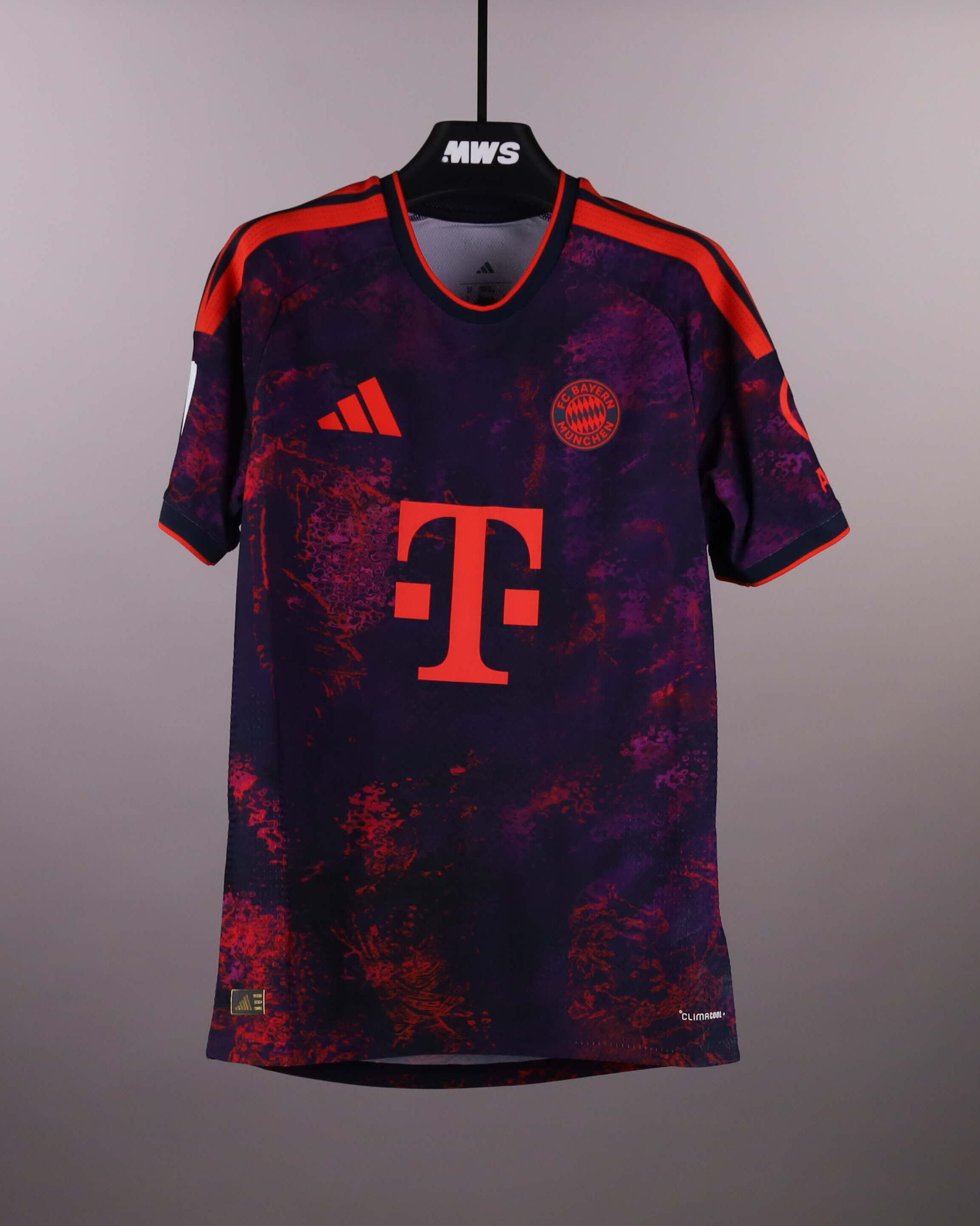 Alphonso Davies FC Bayern München shirt