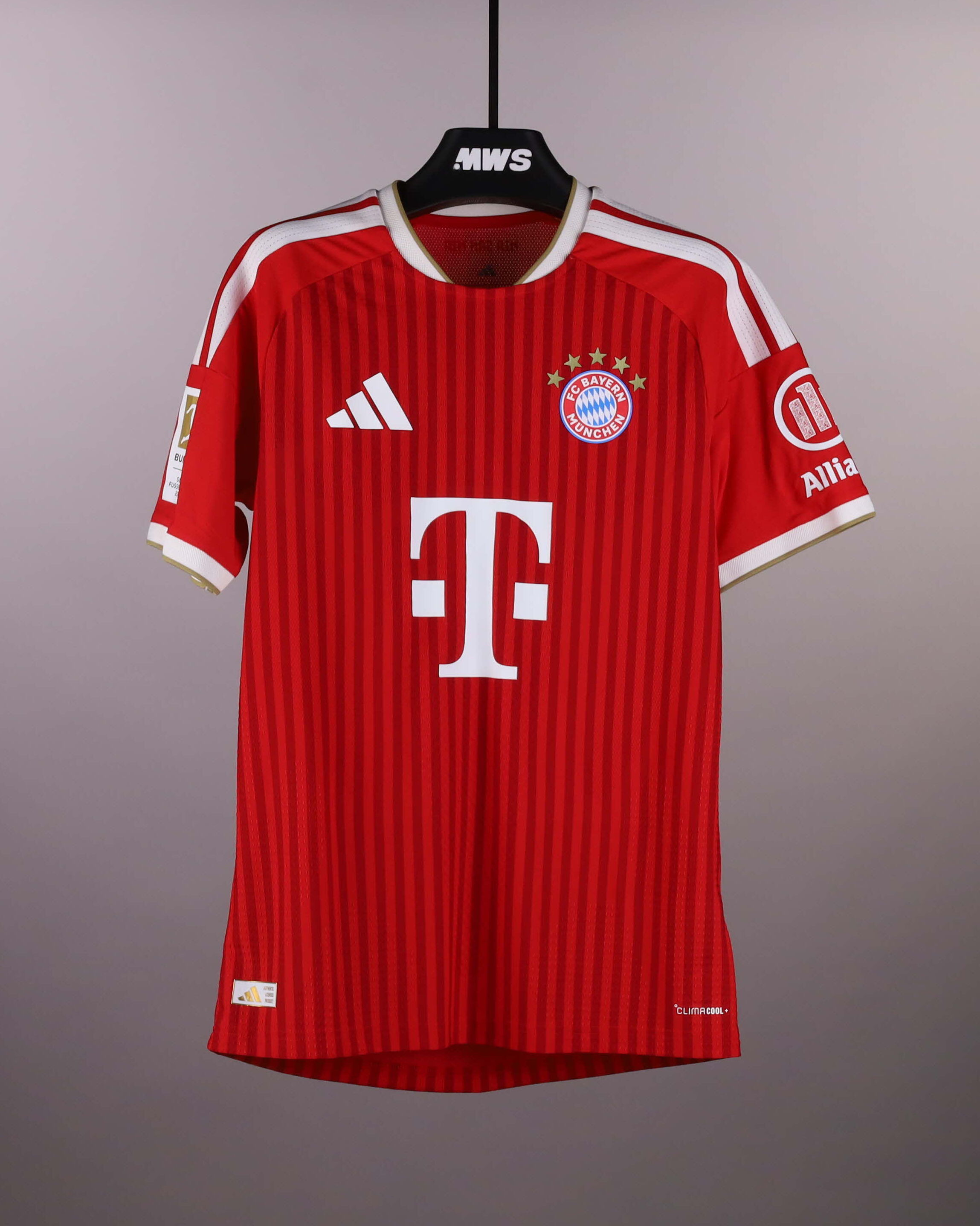 Michael Olise FC Bayern München shirt