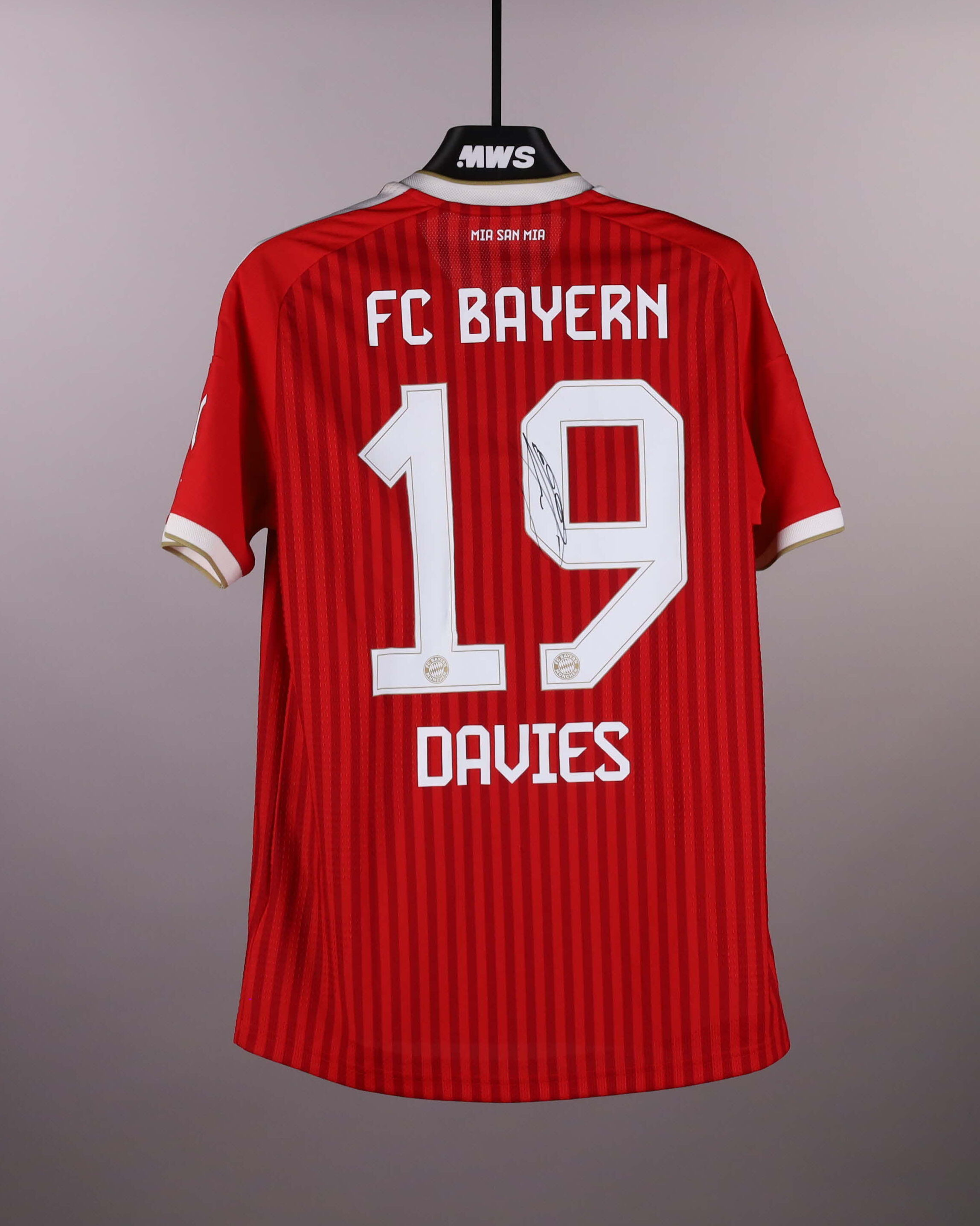 Alphonso Davies FC Bayern München shirt