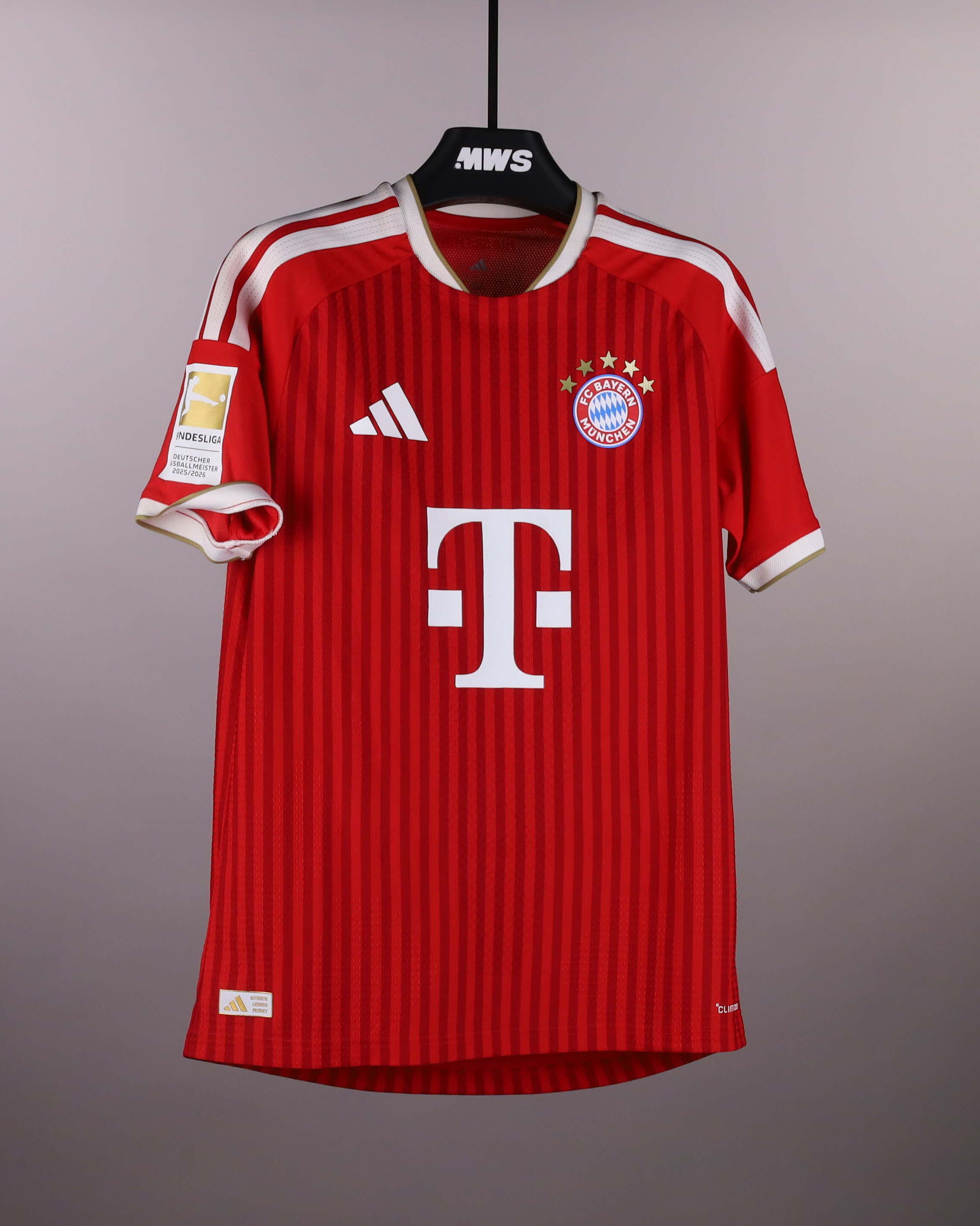 Alphonso Davies FC Bayern München shirt