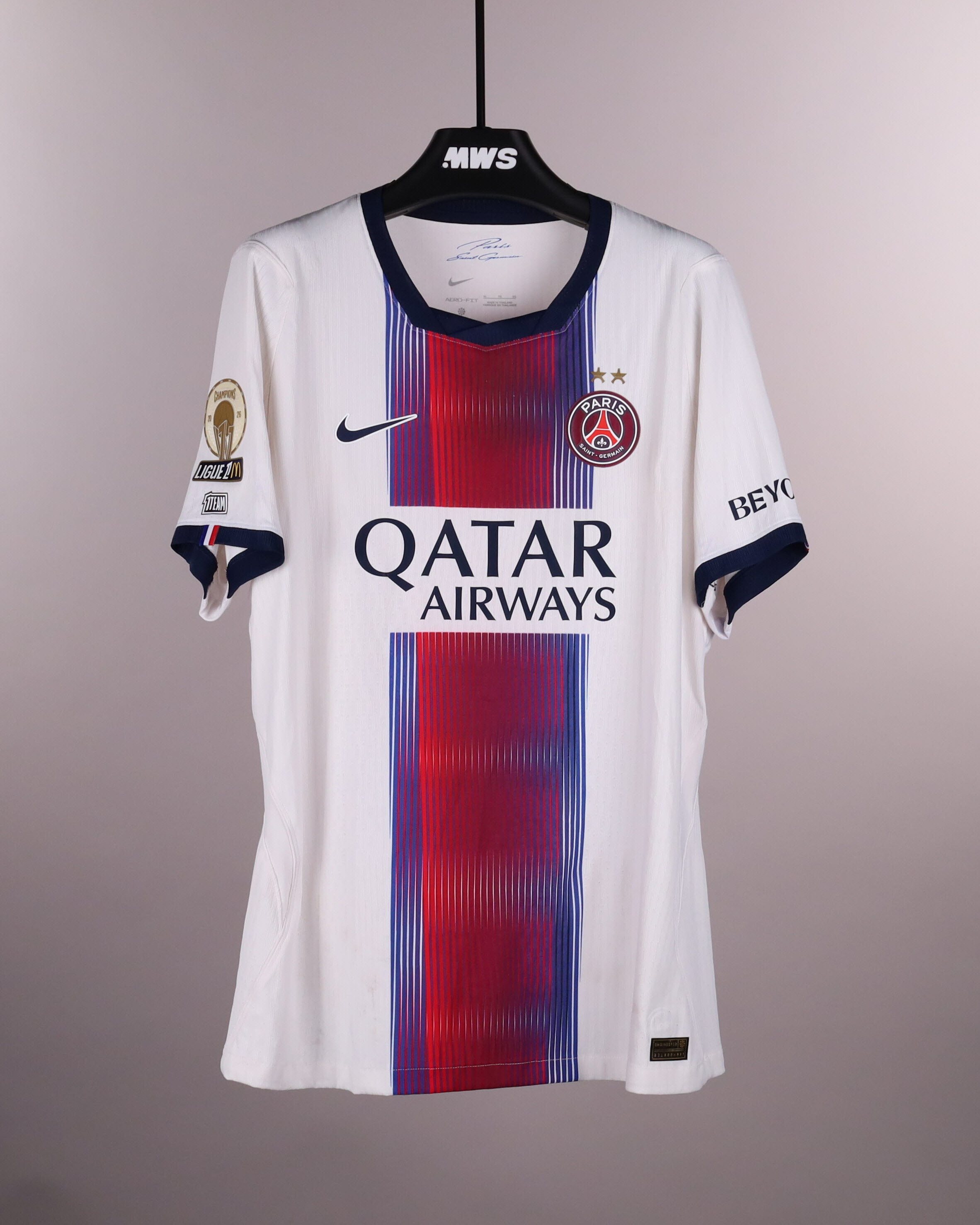 Willian Pacho Paris Saint-Germain jersey