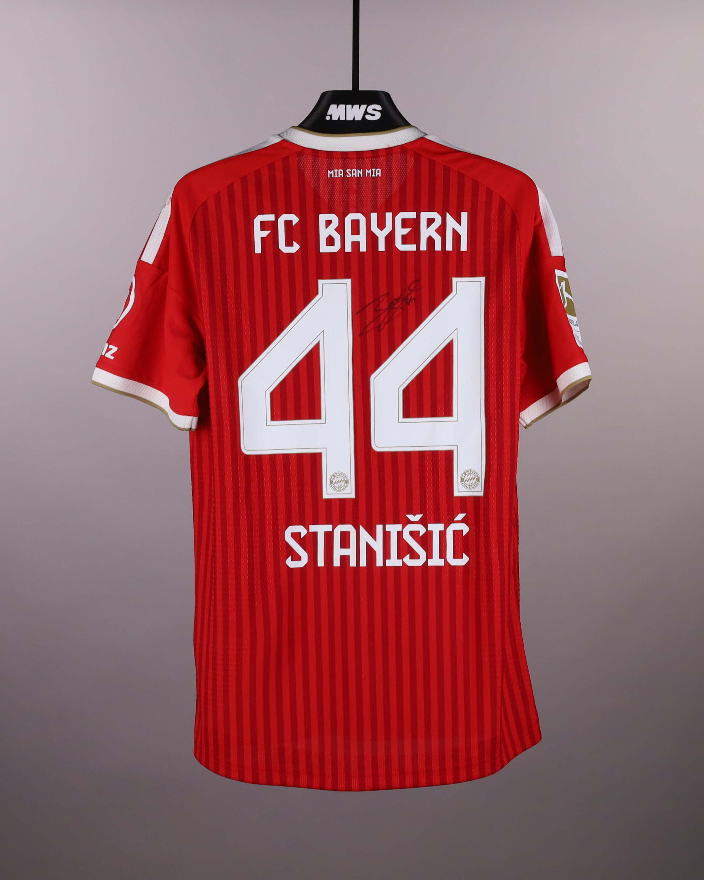 Josip Stanišić FC Bayern München shirt